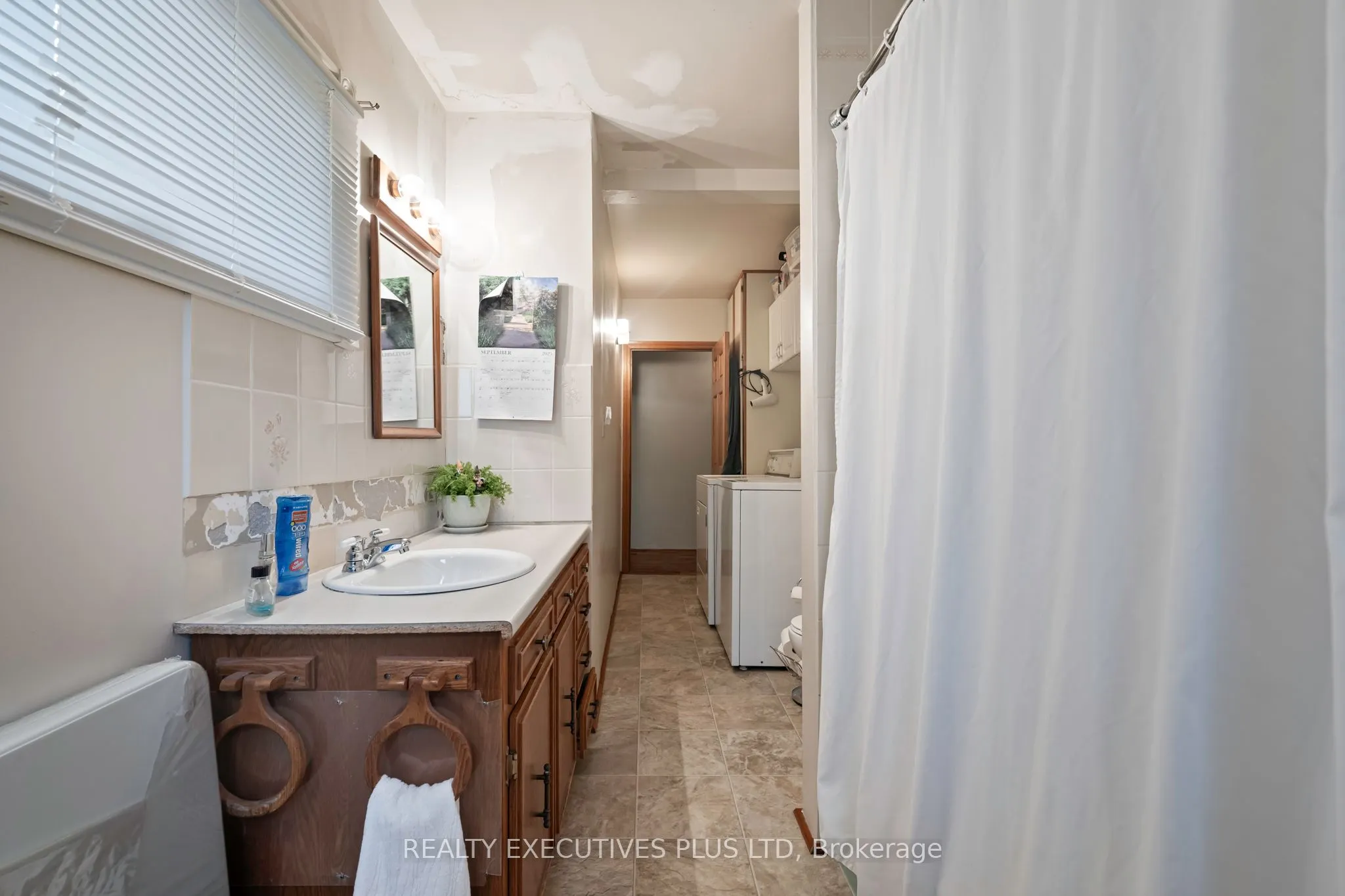 112420 Grey Road 14 Road