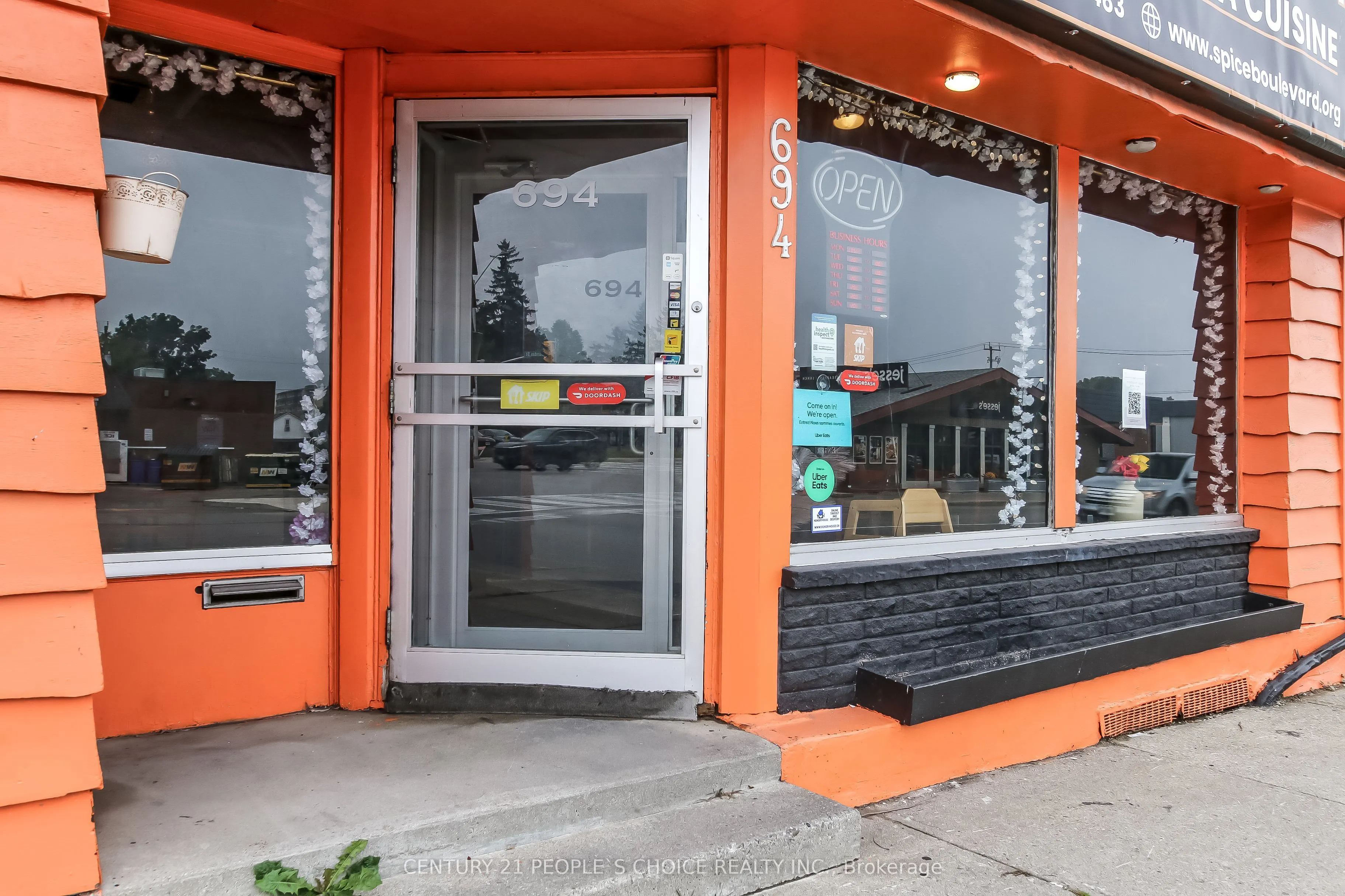 694 Dundas Street