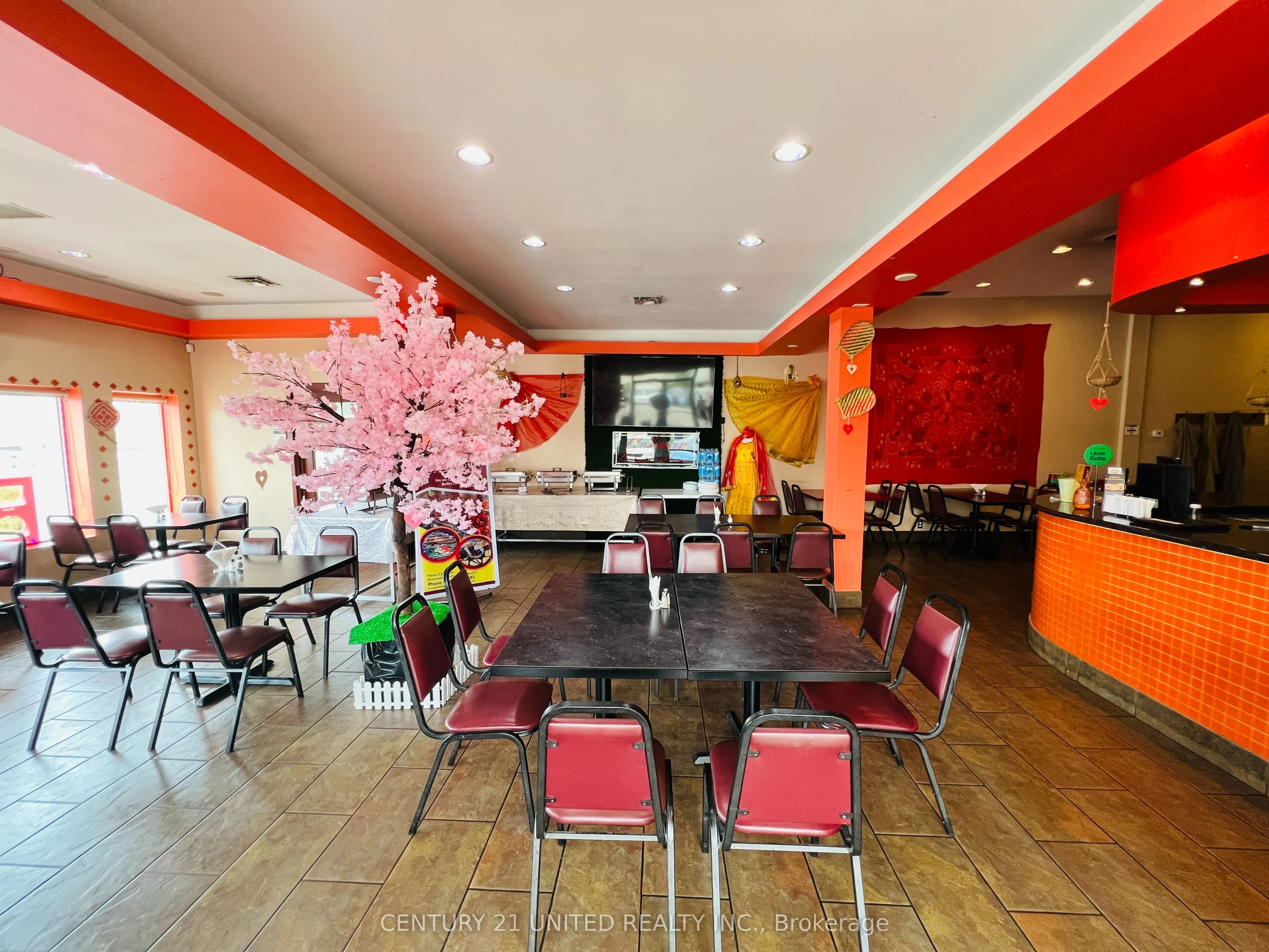 25 Lansdowne Street W