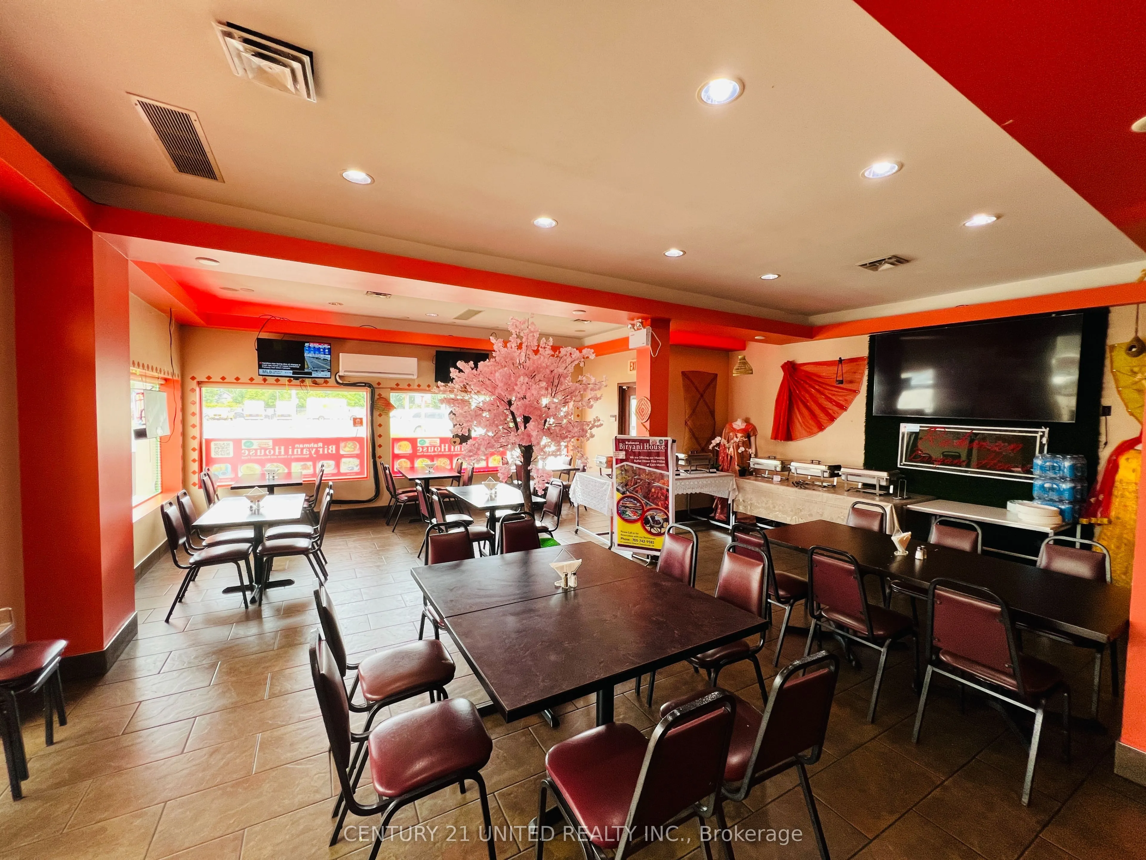 25 Lansdowne Street W