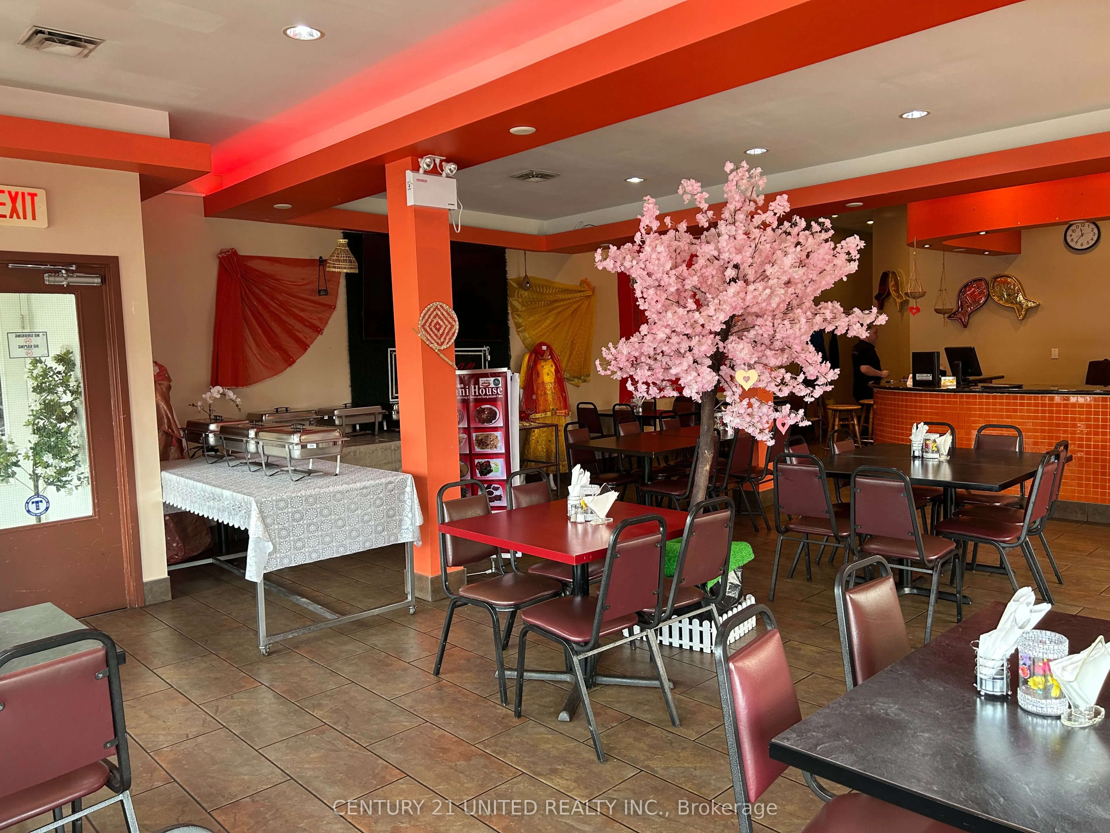 25 Lansdowne Street W