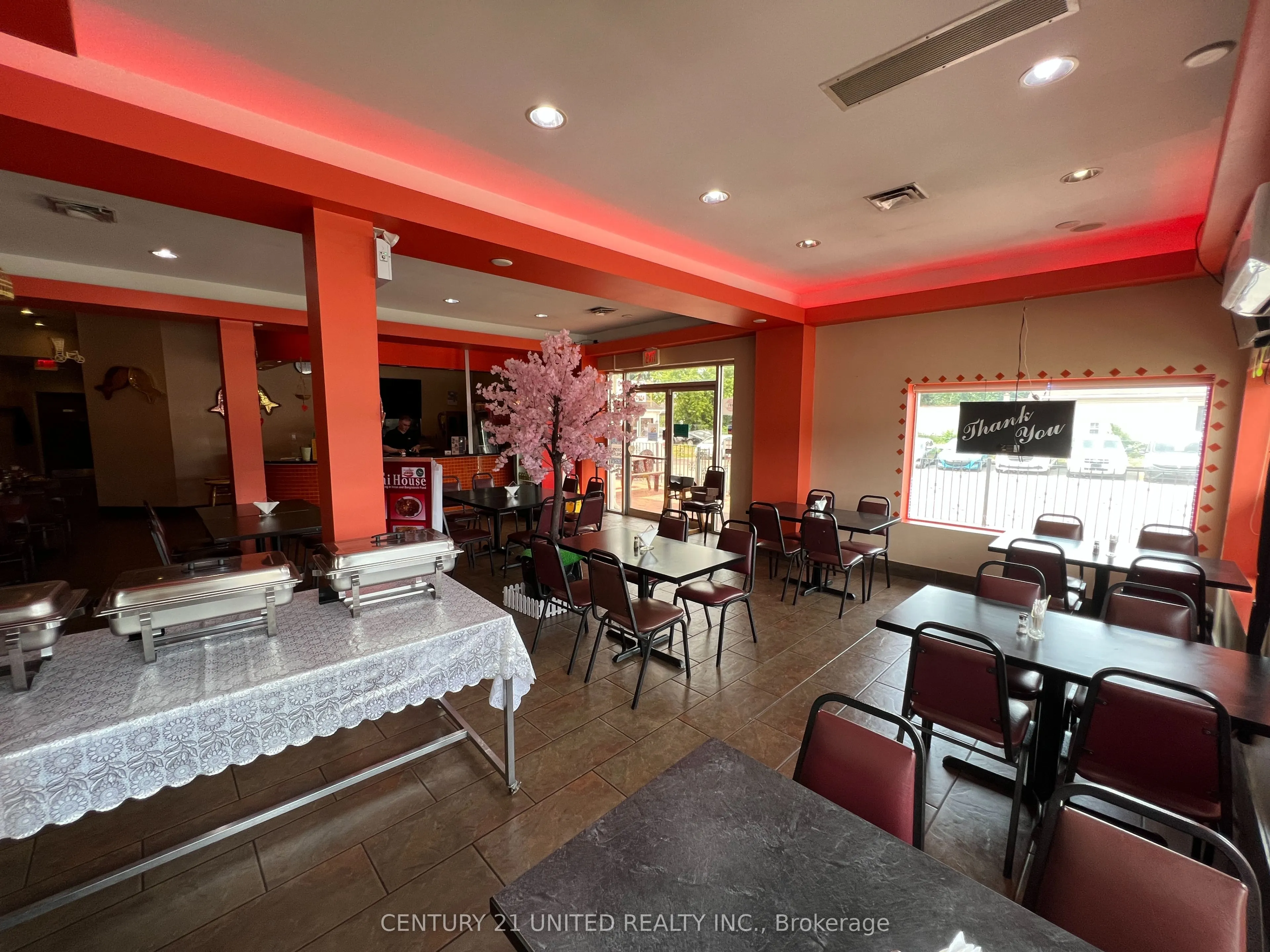 25 Lansdowne Street W