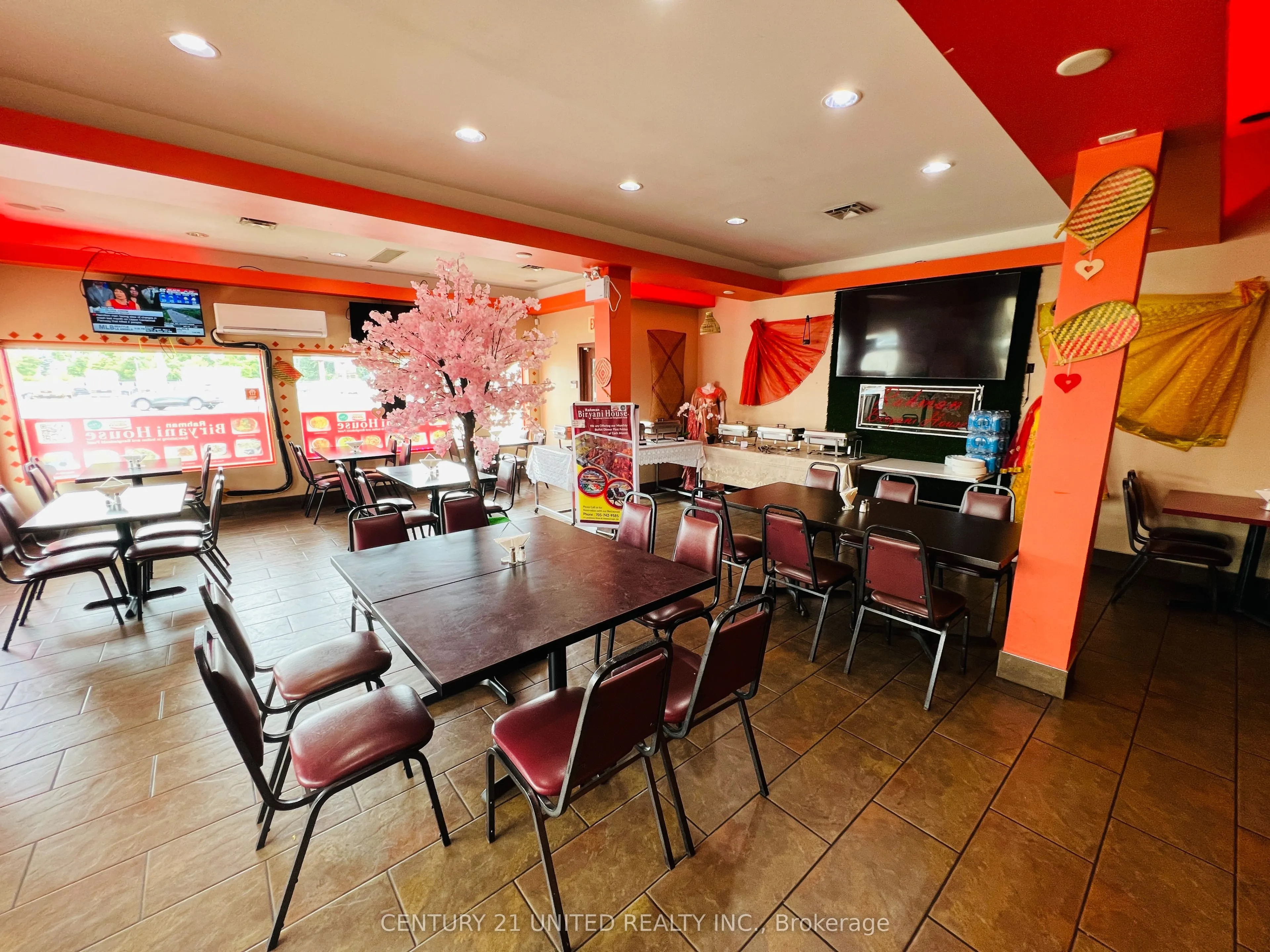 25 Lansdowne Street W