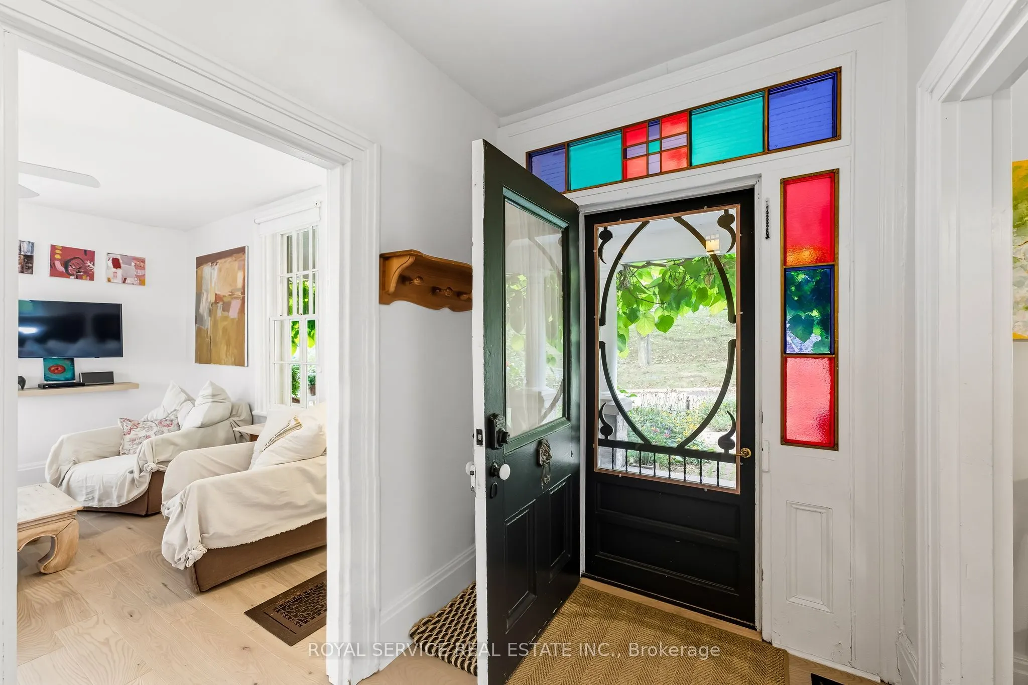 81 Pine Street S