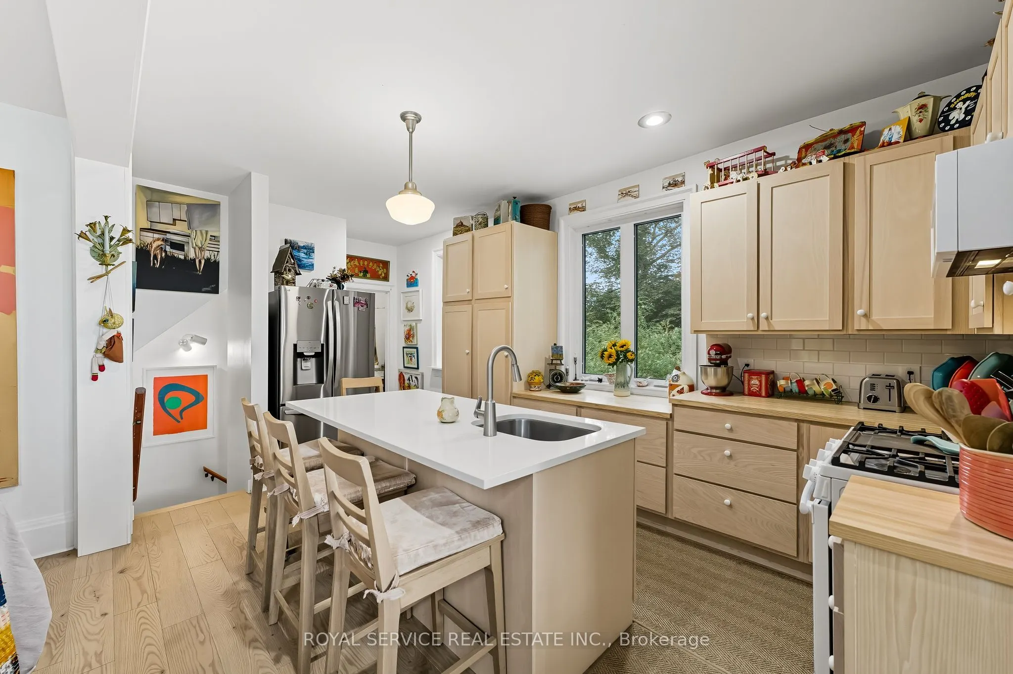 81 Pine Street S