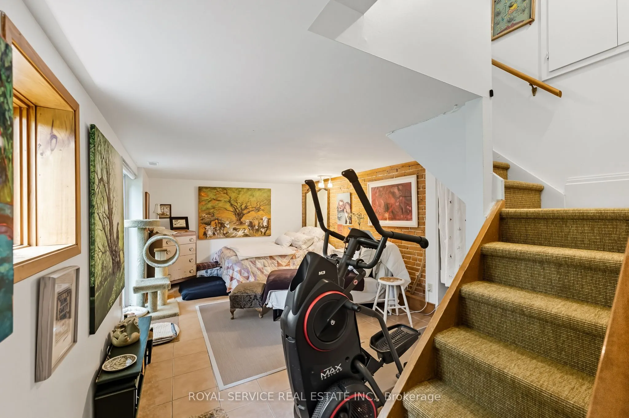 81 Pine Street S