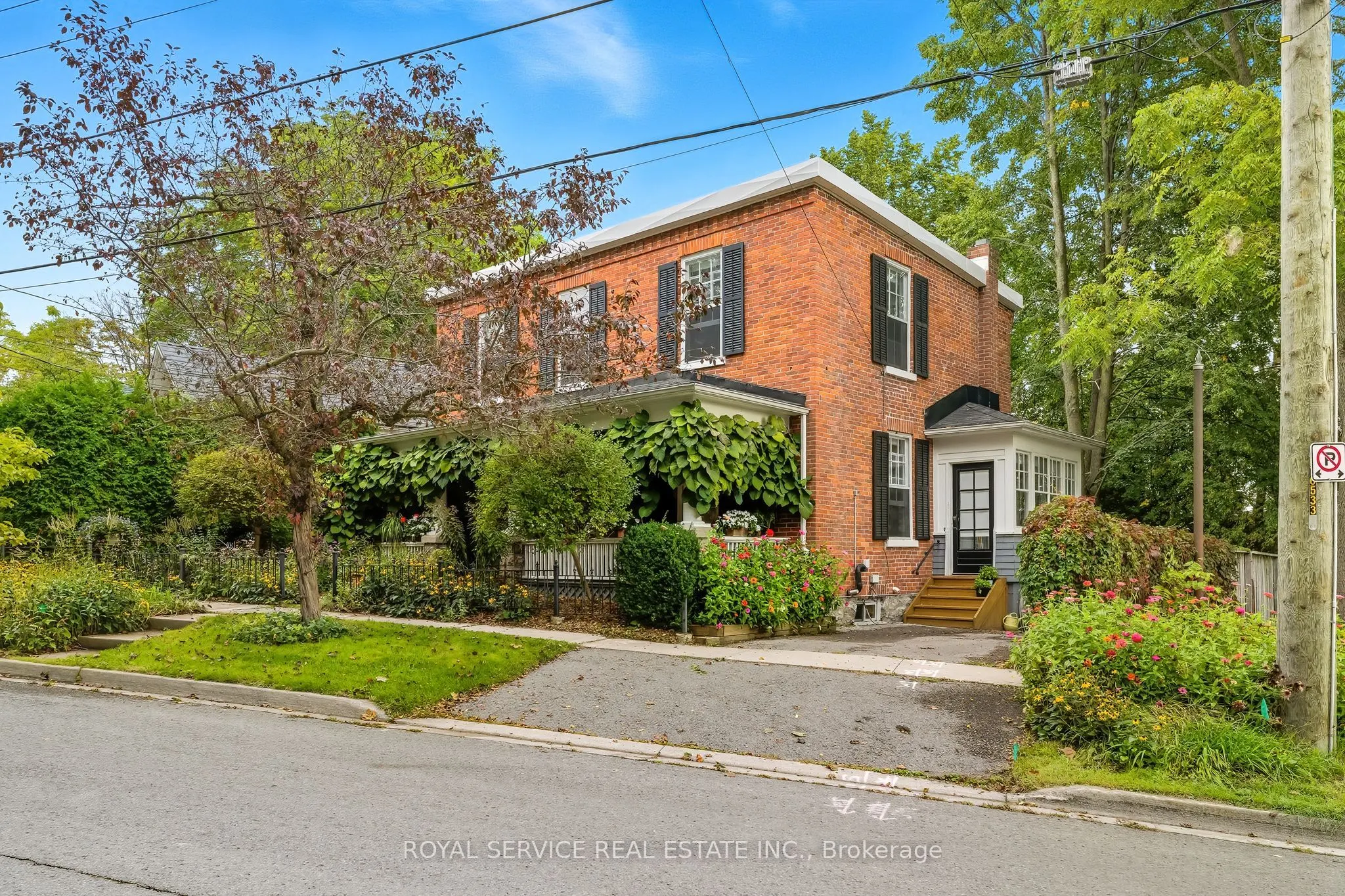 81 Pine Street S