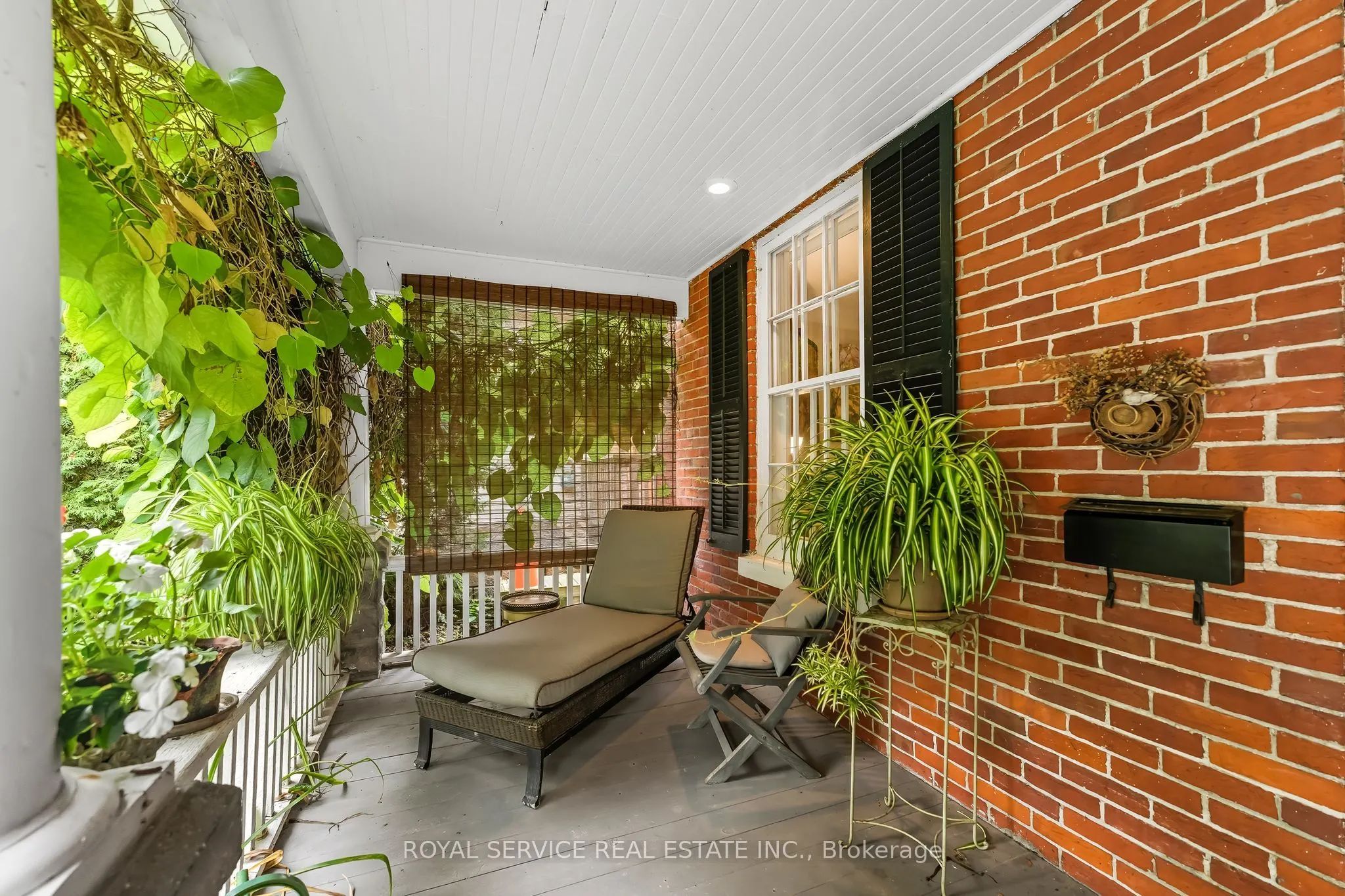 81 Pine Street S