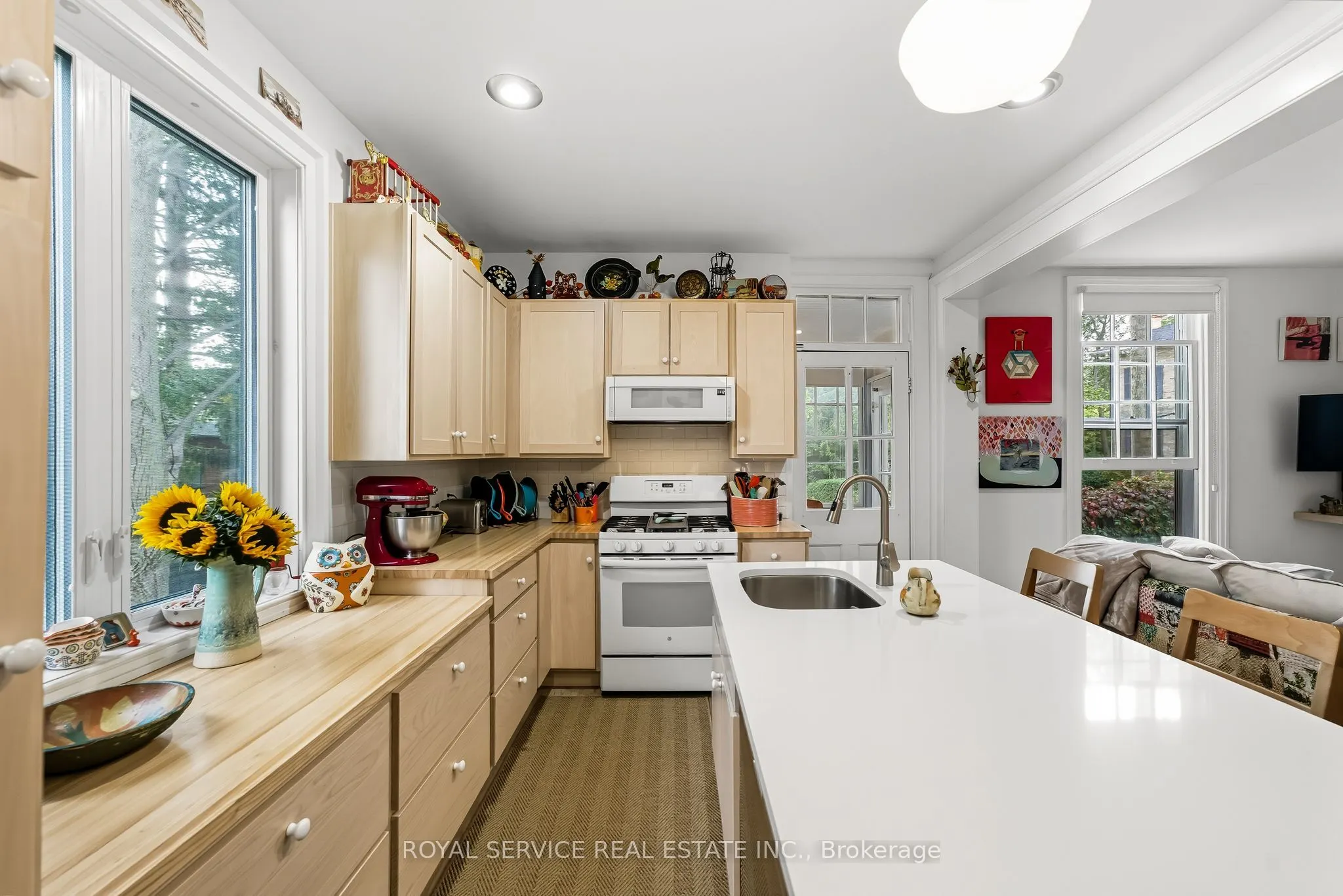 81 Pine Street S