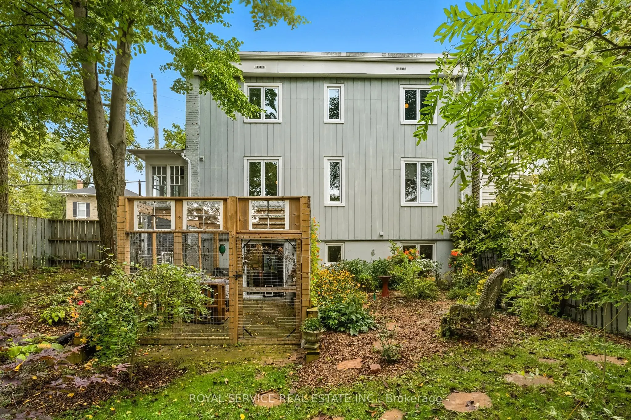 81 Pine Street S
