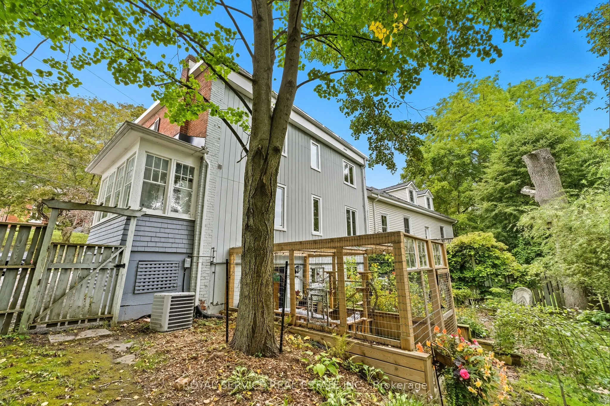 81 Pine Street S