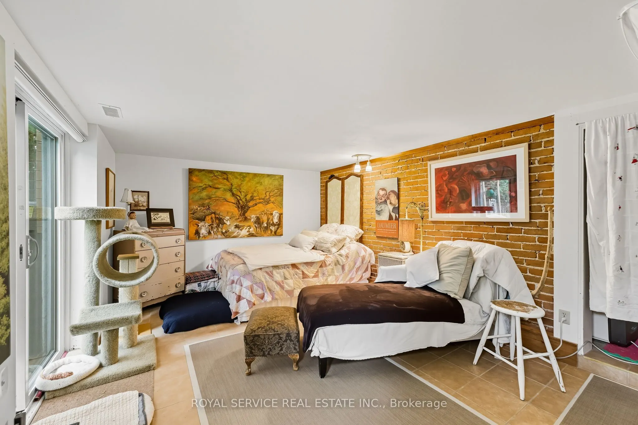 81 Pine Street S