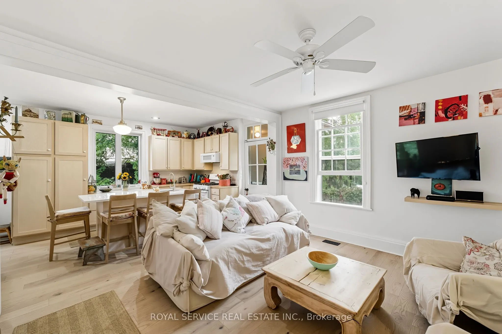 81 Pine Street S