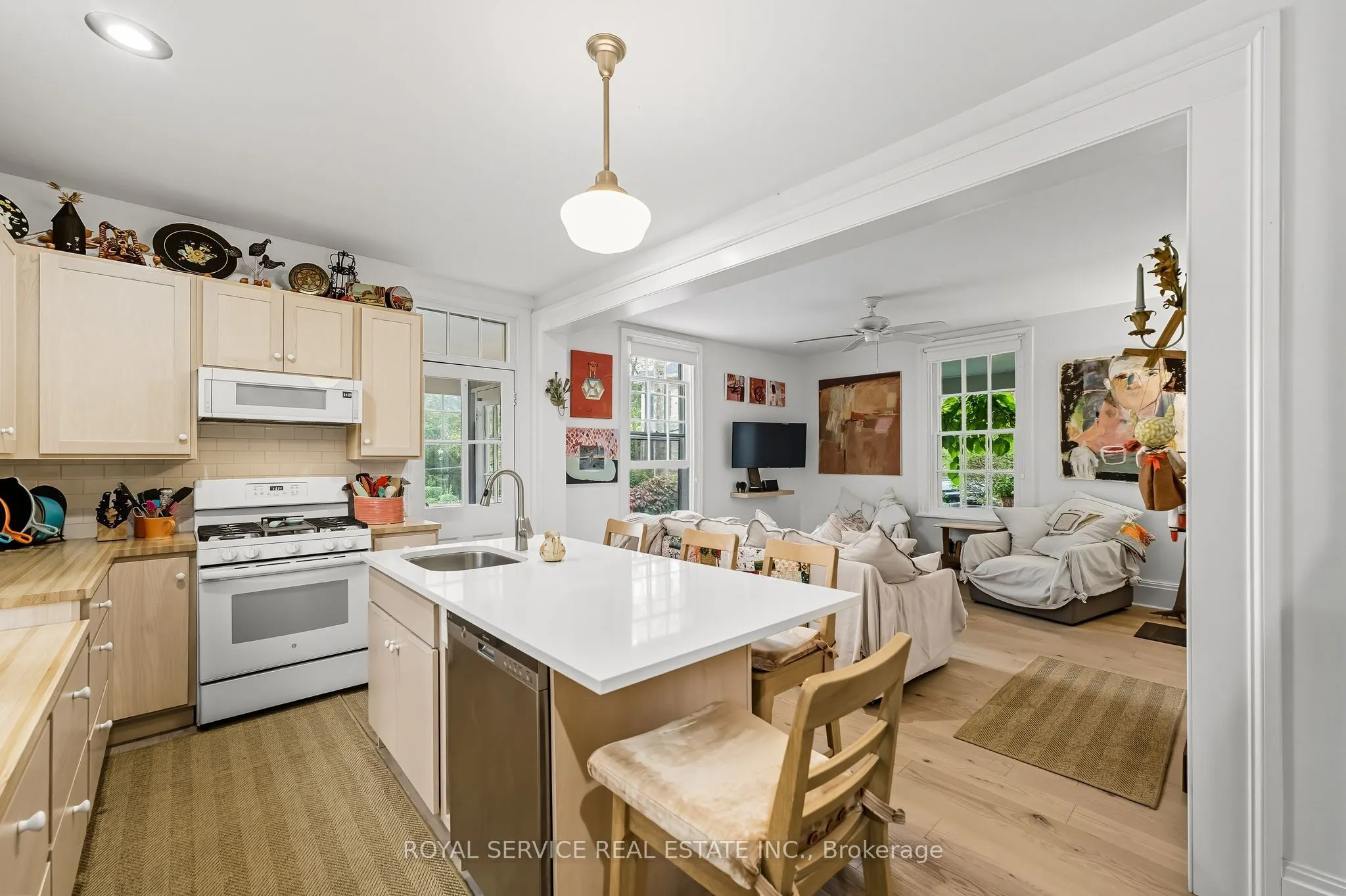 81 Pine Street S