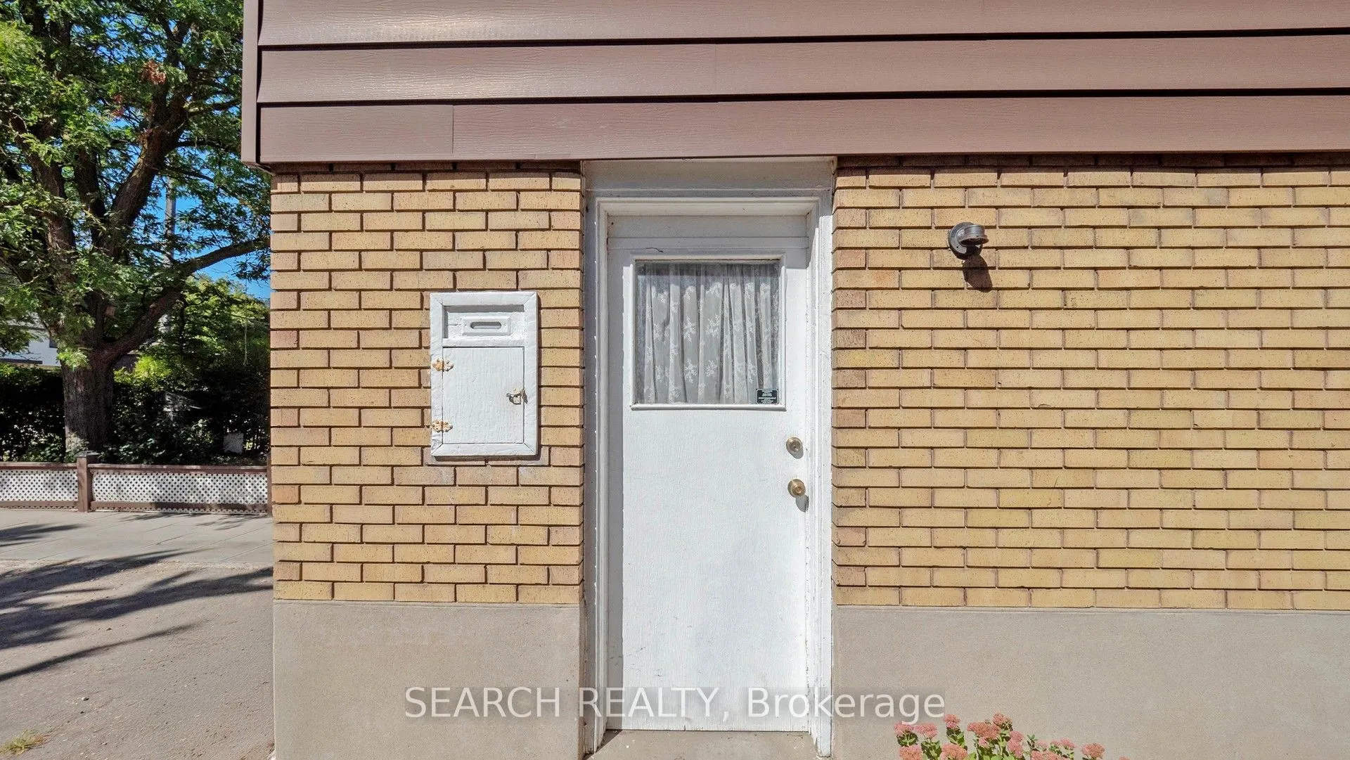 152 Weber Street N