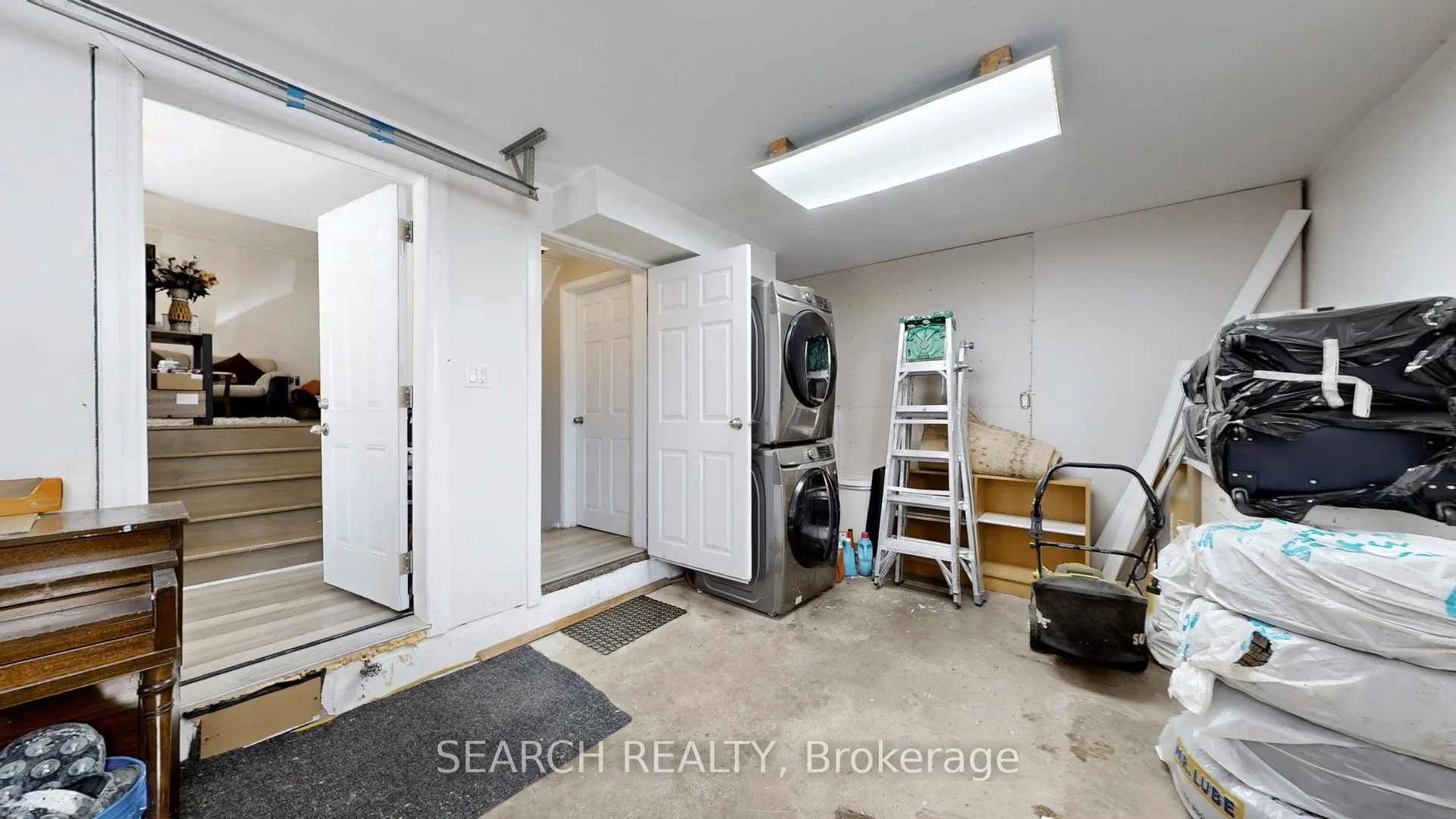 152 Weber Street N