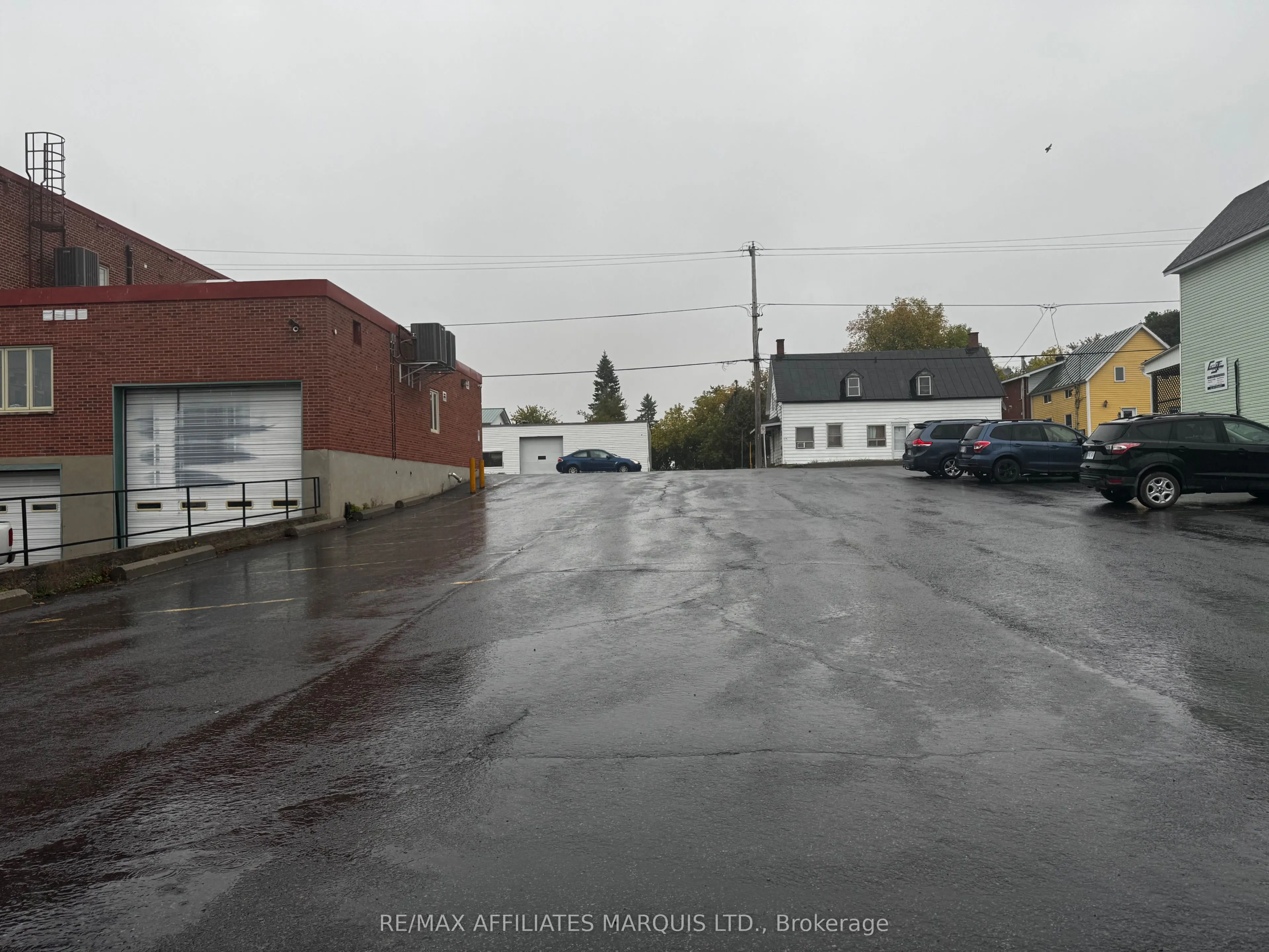 90 Main Street S