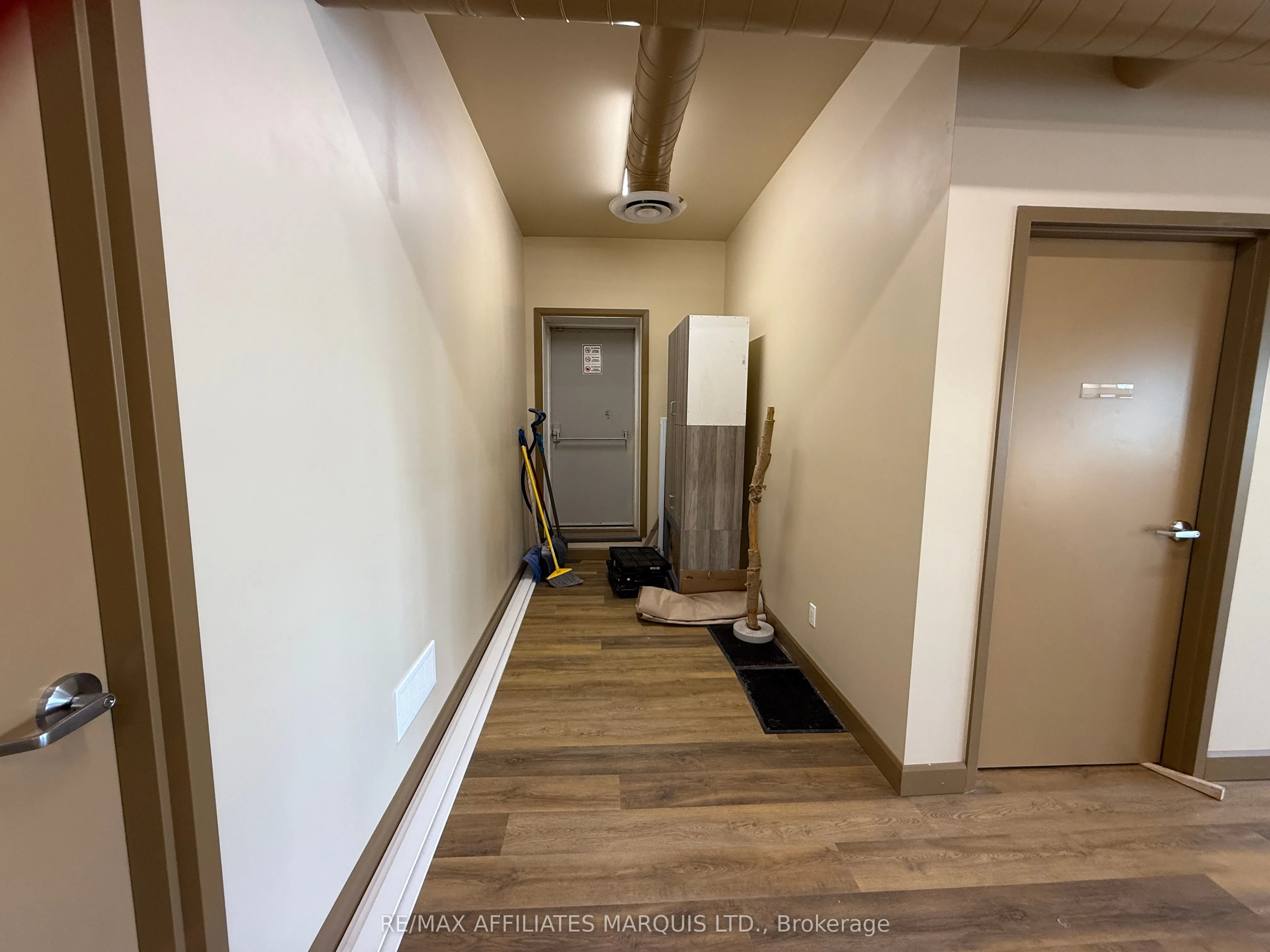 90 Main Street S