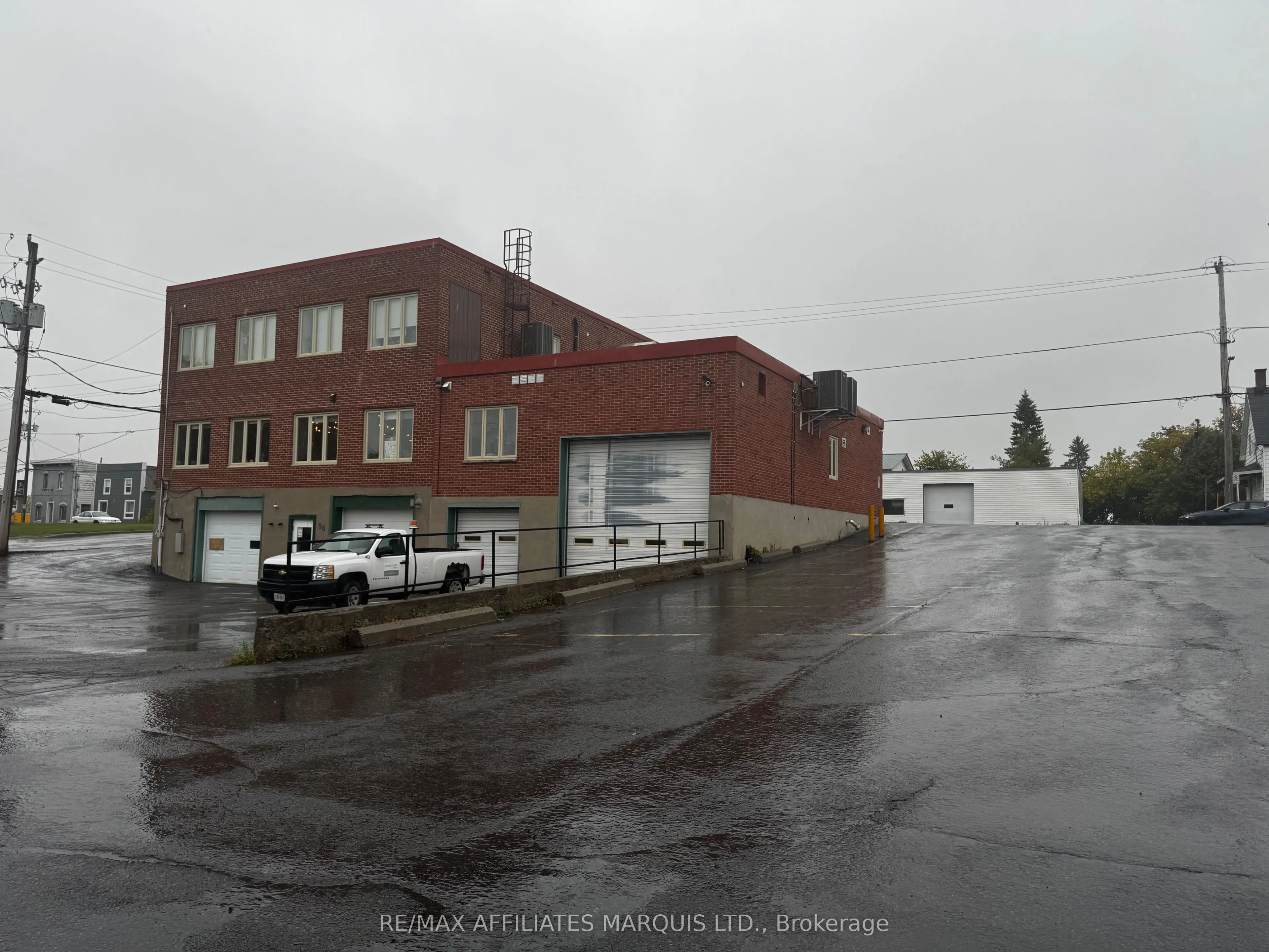 90 Main Street S
