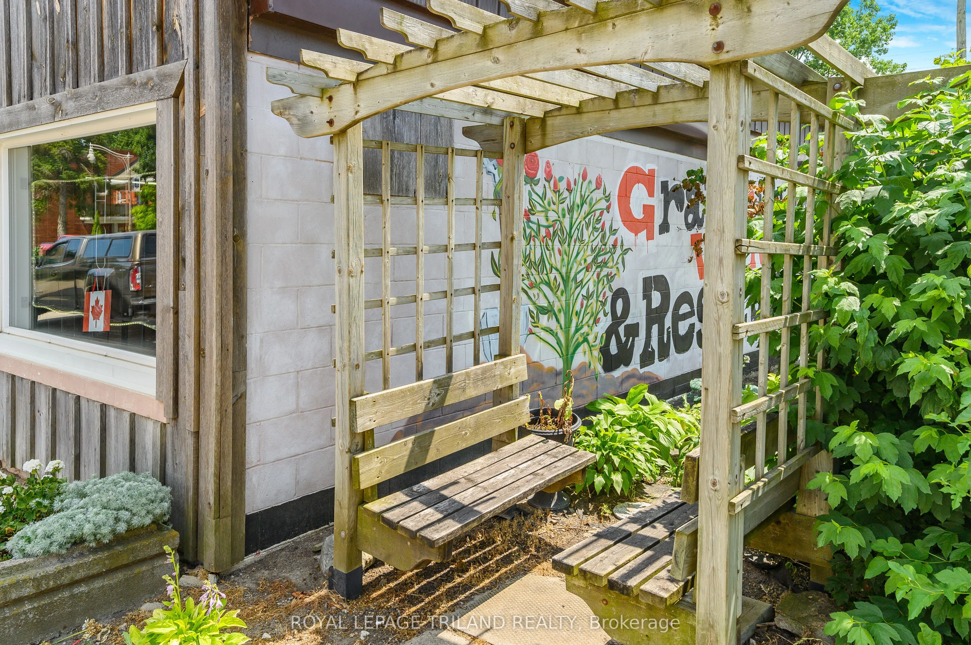 288 King Street S