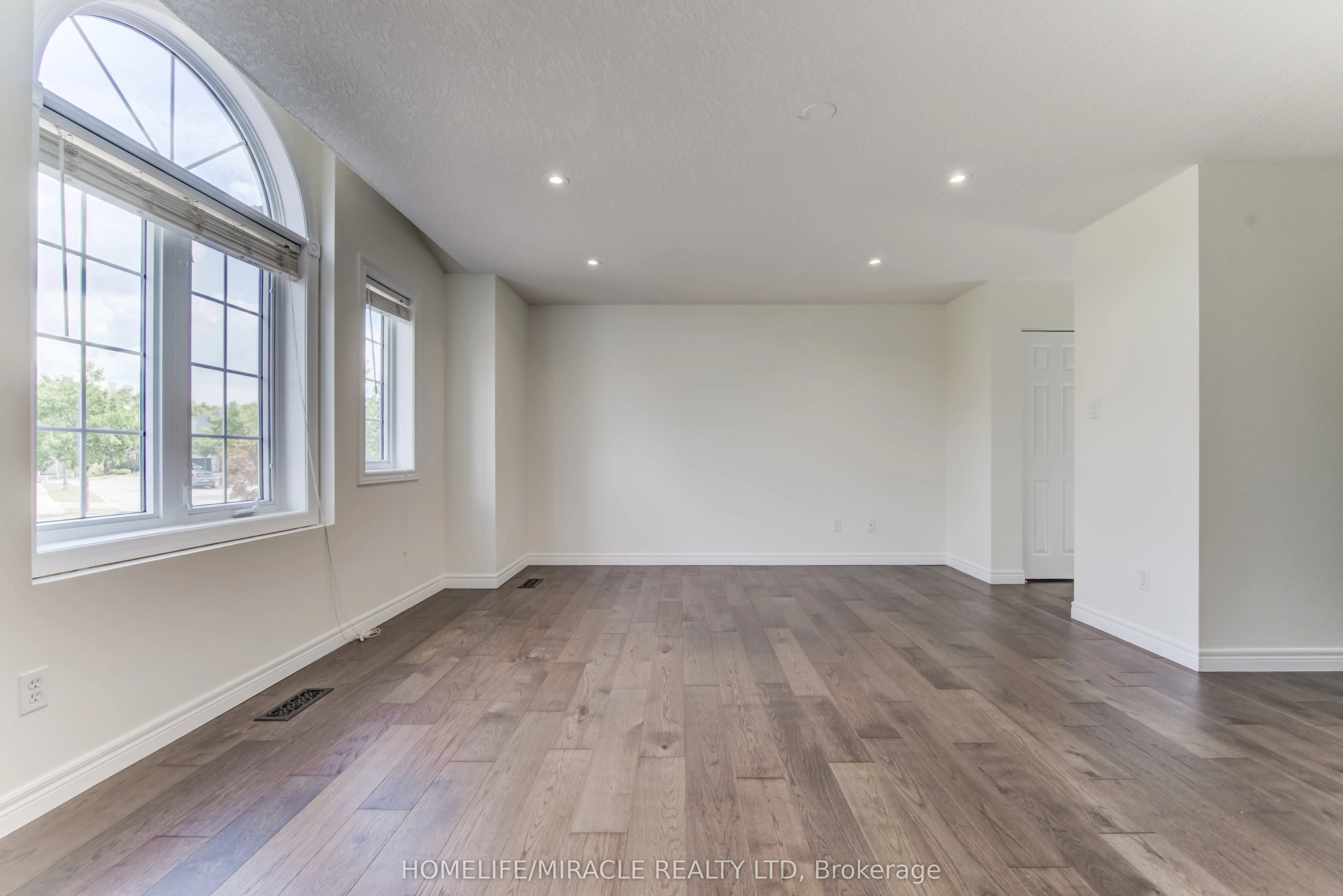 124 Winding Wood Crescent