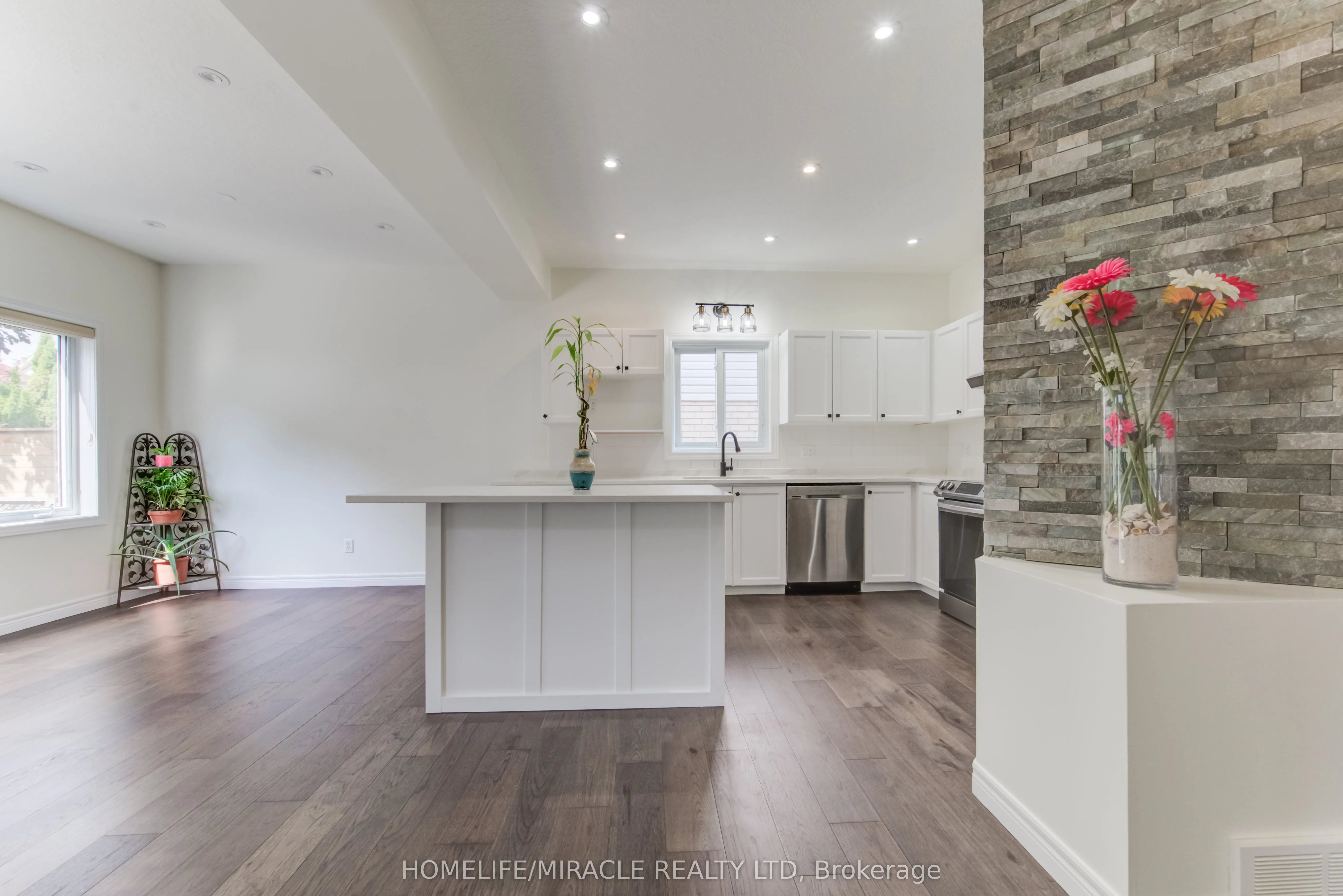 124 Winding Wood Crescent