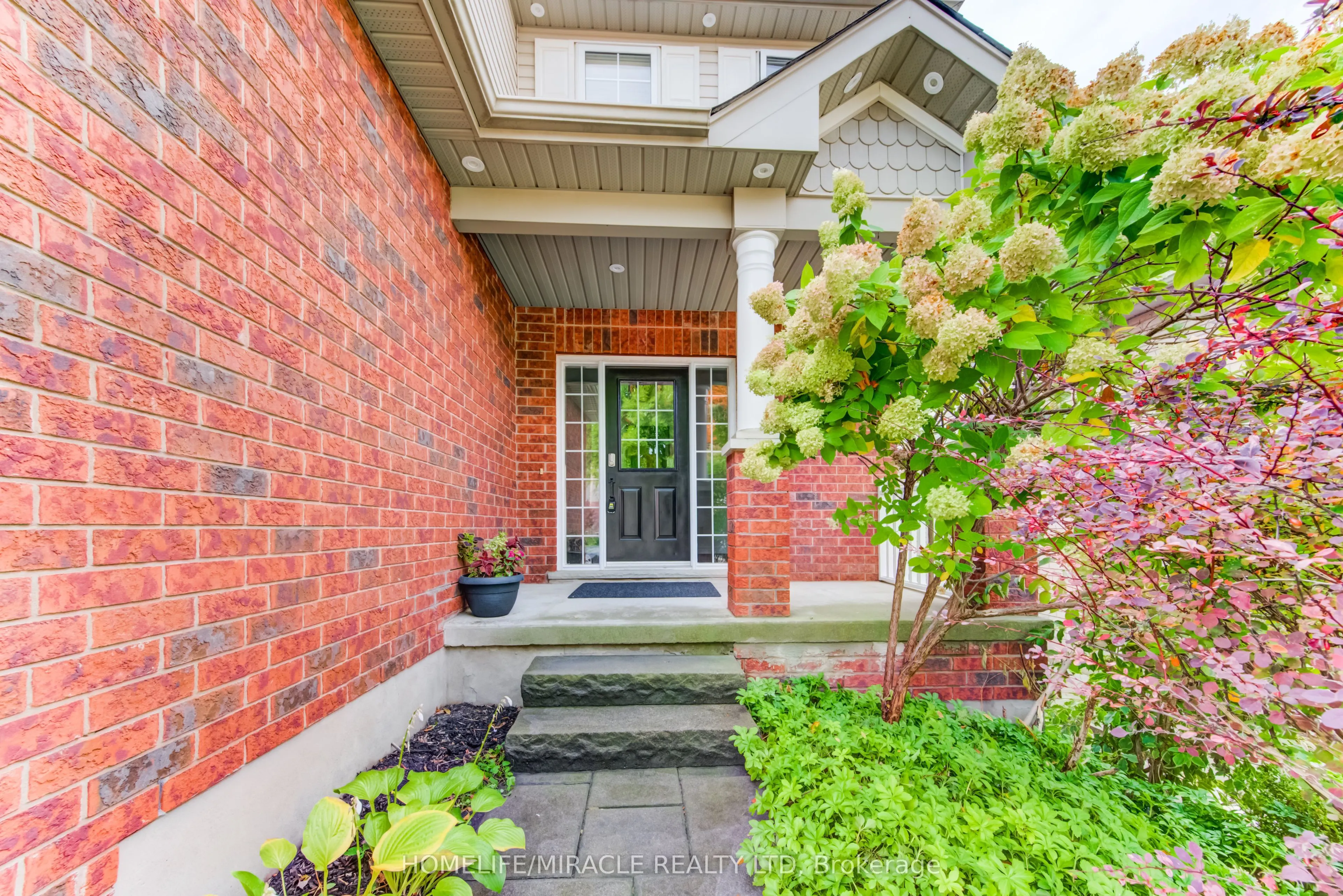 124 Winding Wood Crescent