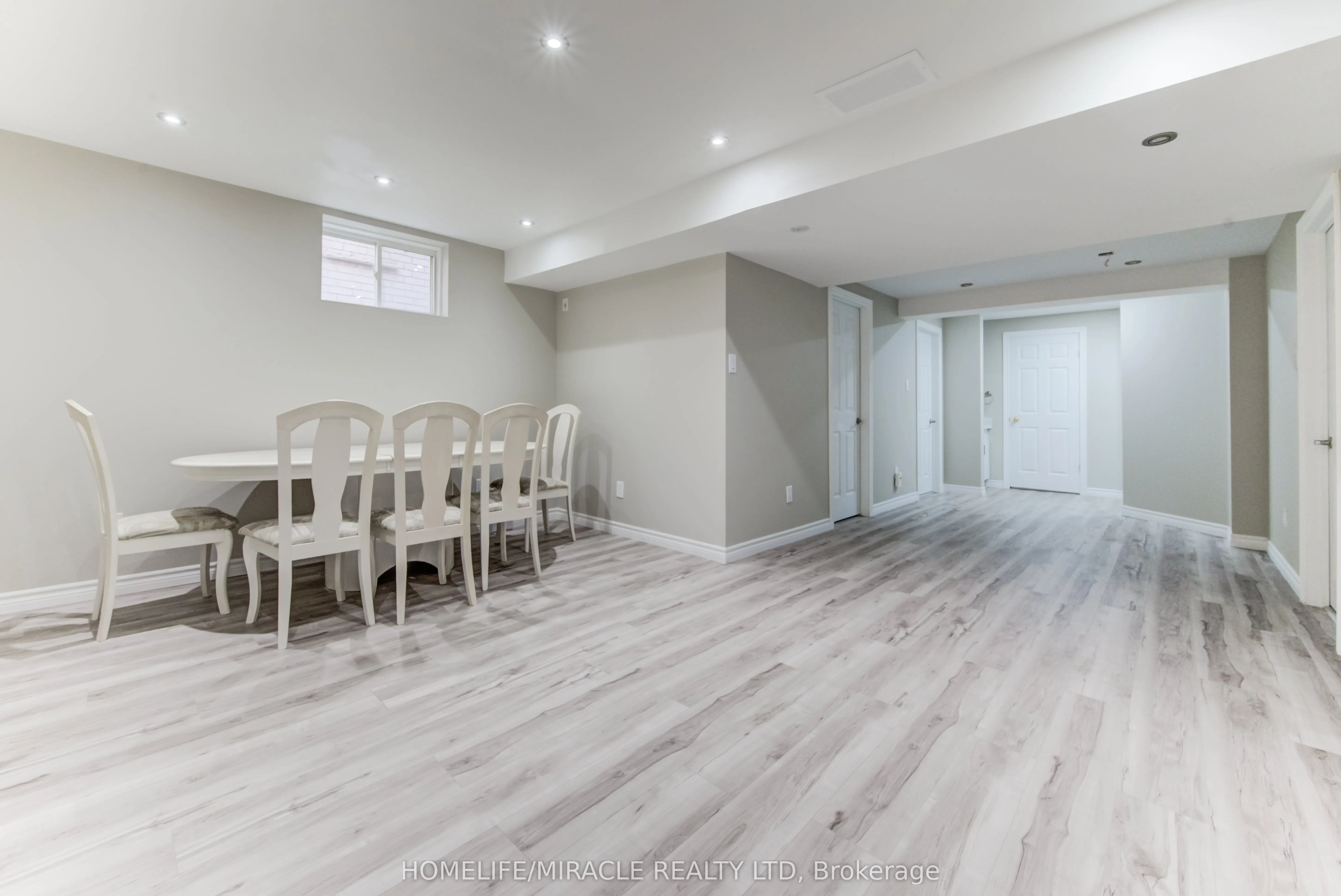 124 Winding Wood Crescent