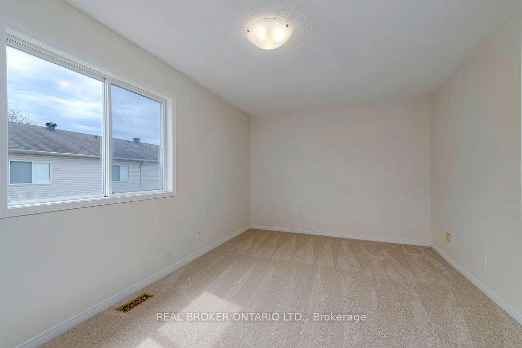8 Drayton Private