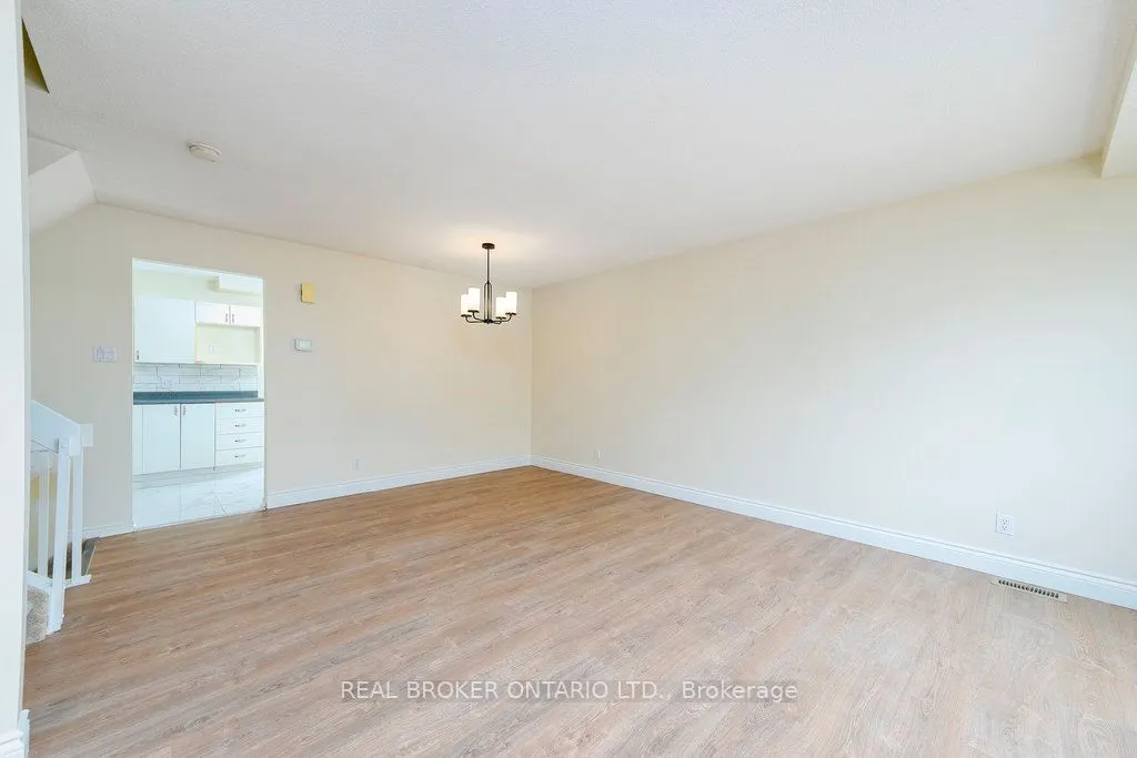 8 Drayton Private