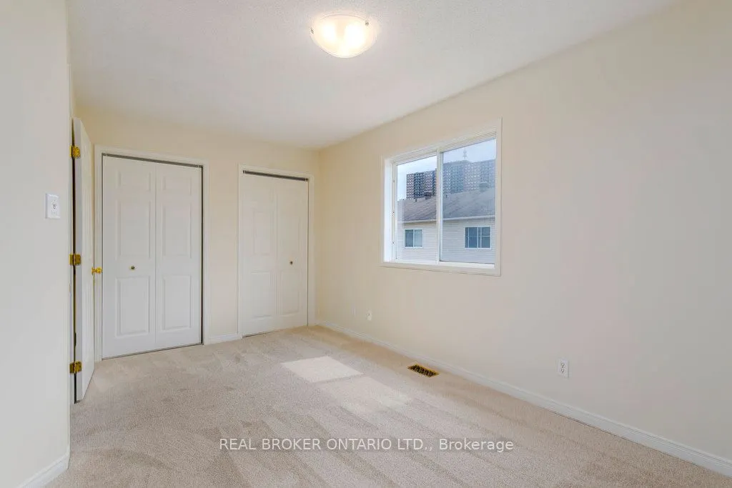 8 Drayton Private