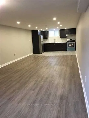 8 Salmond Court, #Lower