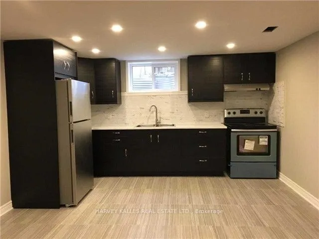 8 Salmond Court, #Lower