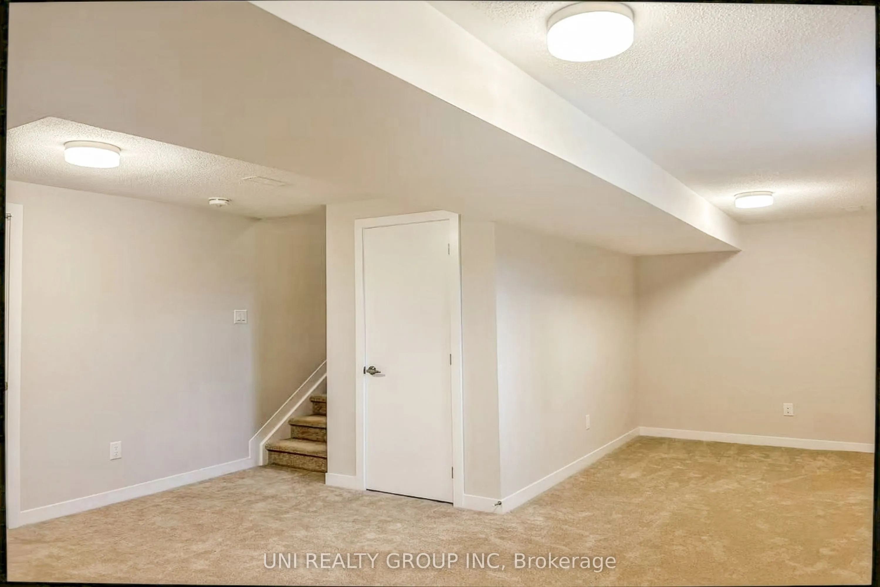 324 CANADENSIS Lane
