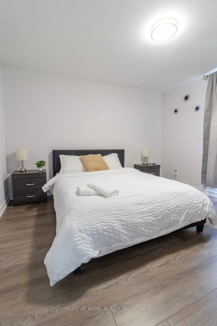 60 Ross Street, #UPPER