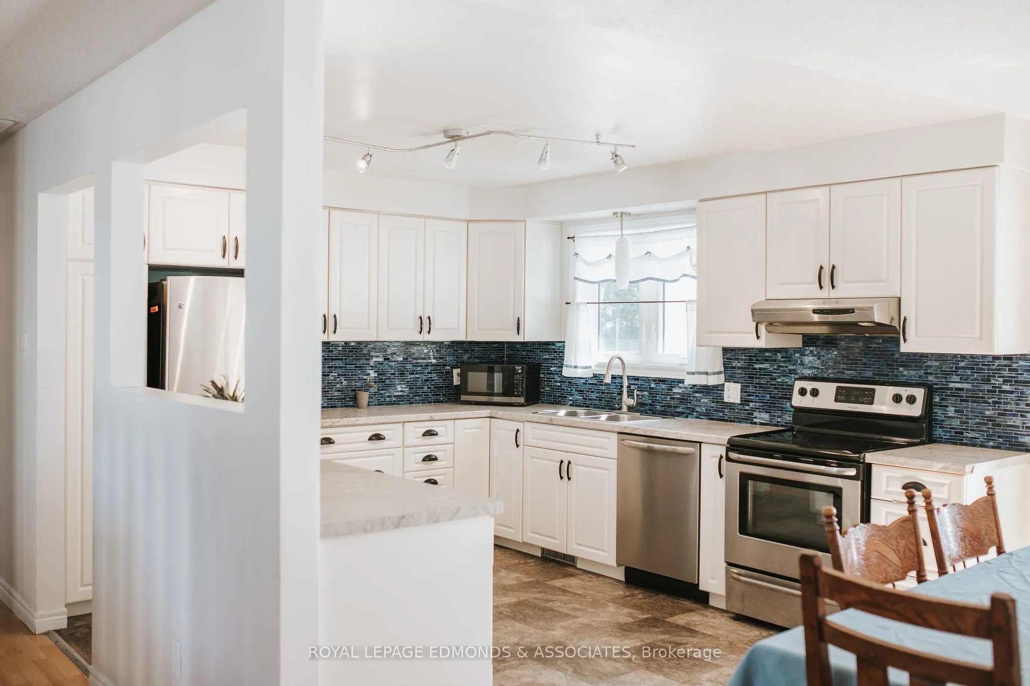 35 LAROCHE Crescent