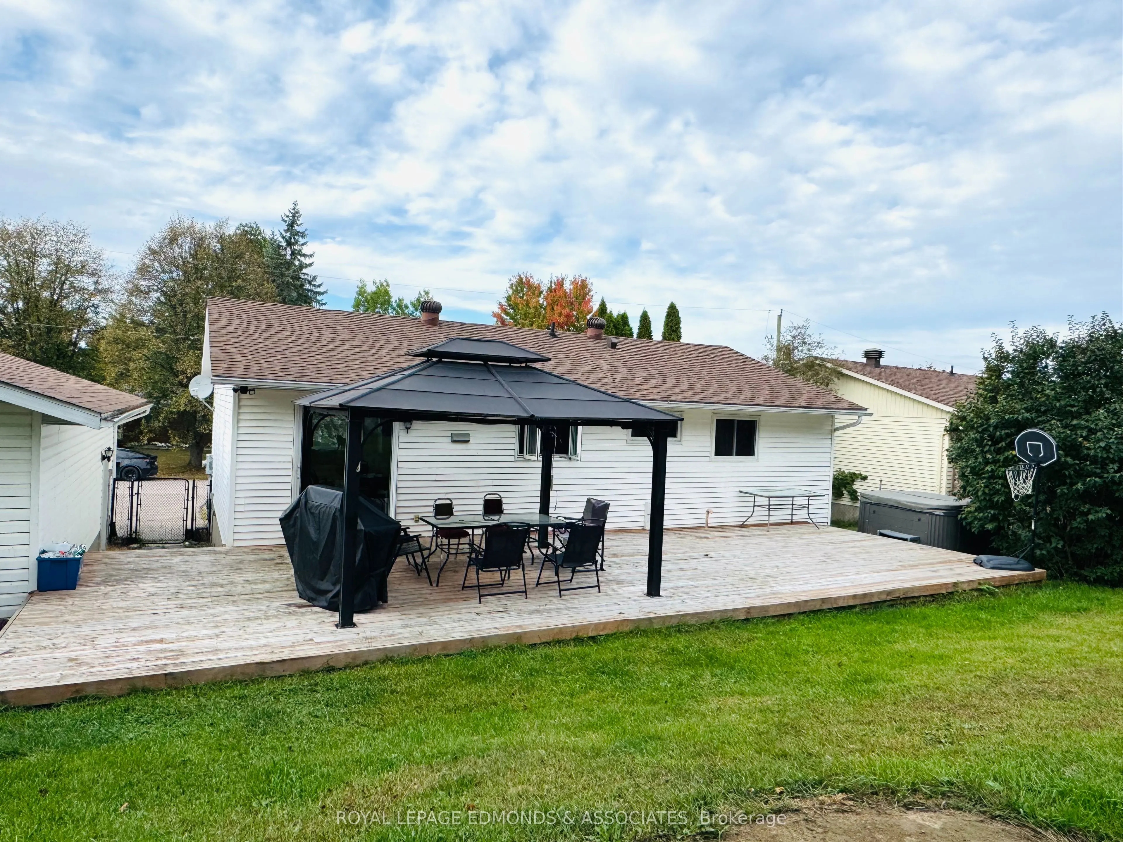 35 LAROCHE Crescent