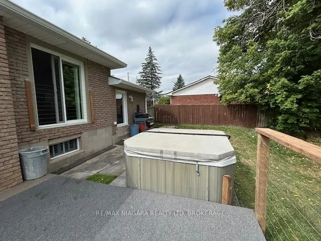 386 Caithness Street E, #upper