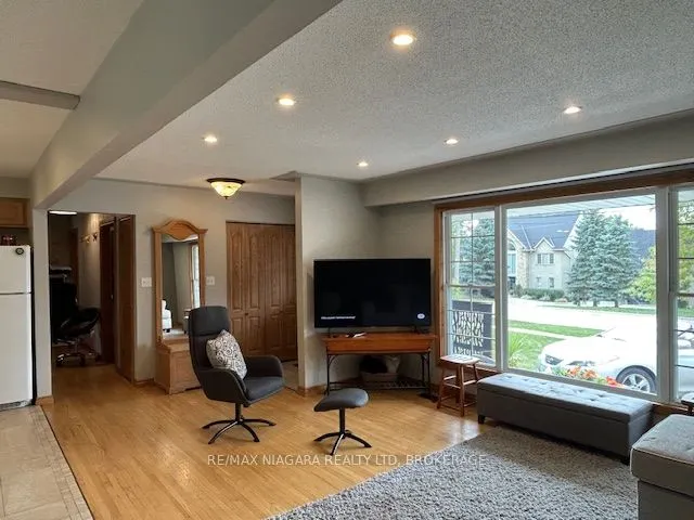 386 Caithness Street E, #upper