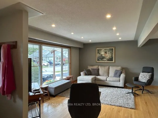 386 Caithness Street E, #upper