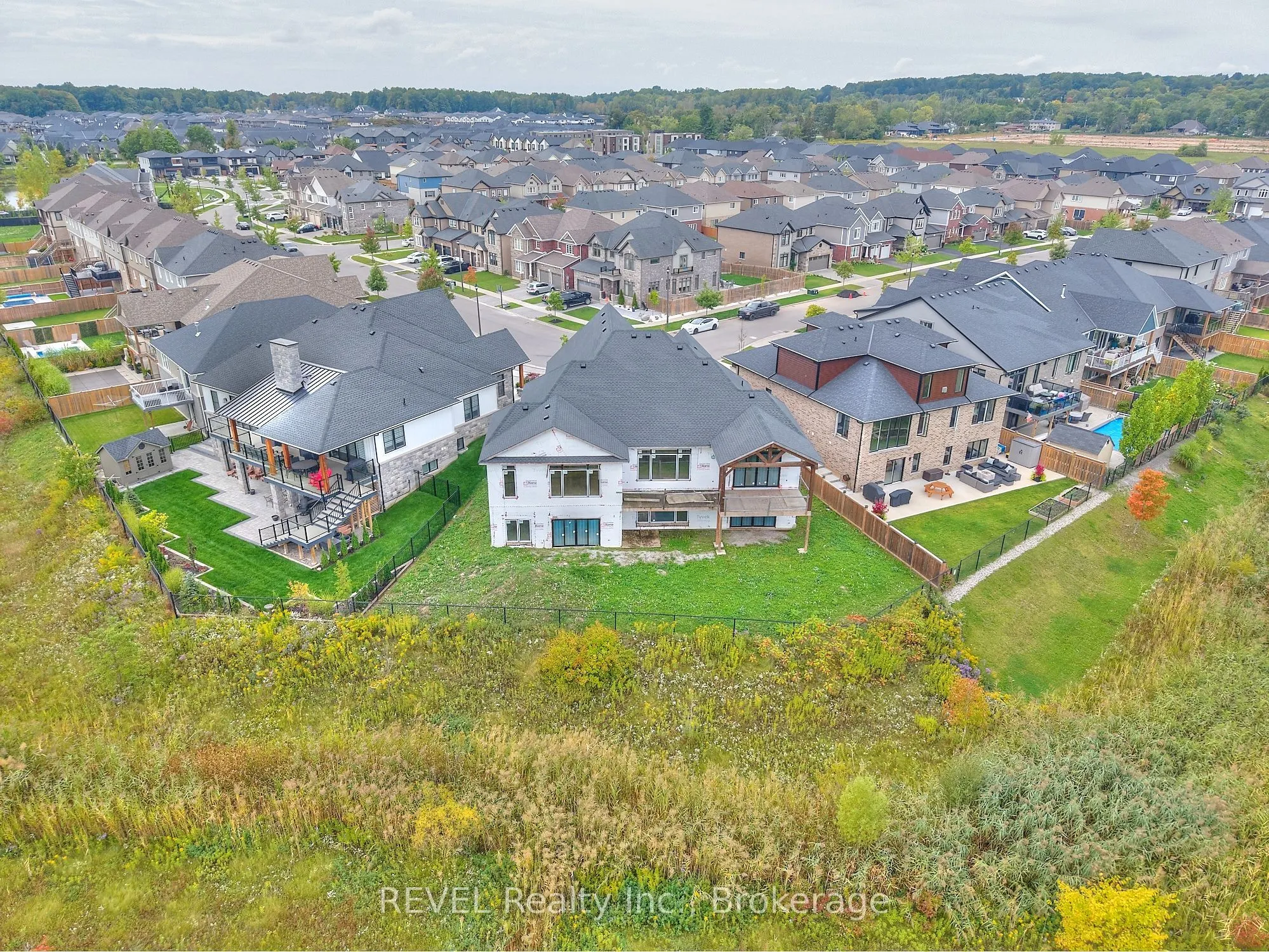 62 BERGENSTEIN Crescent