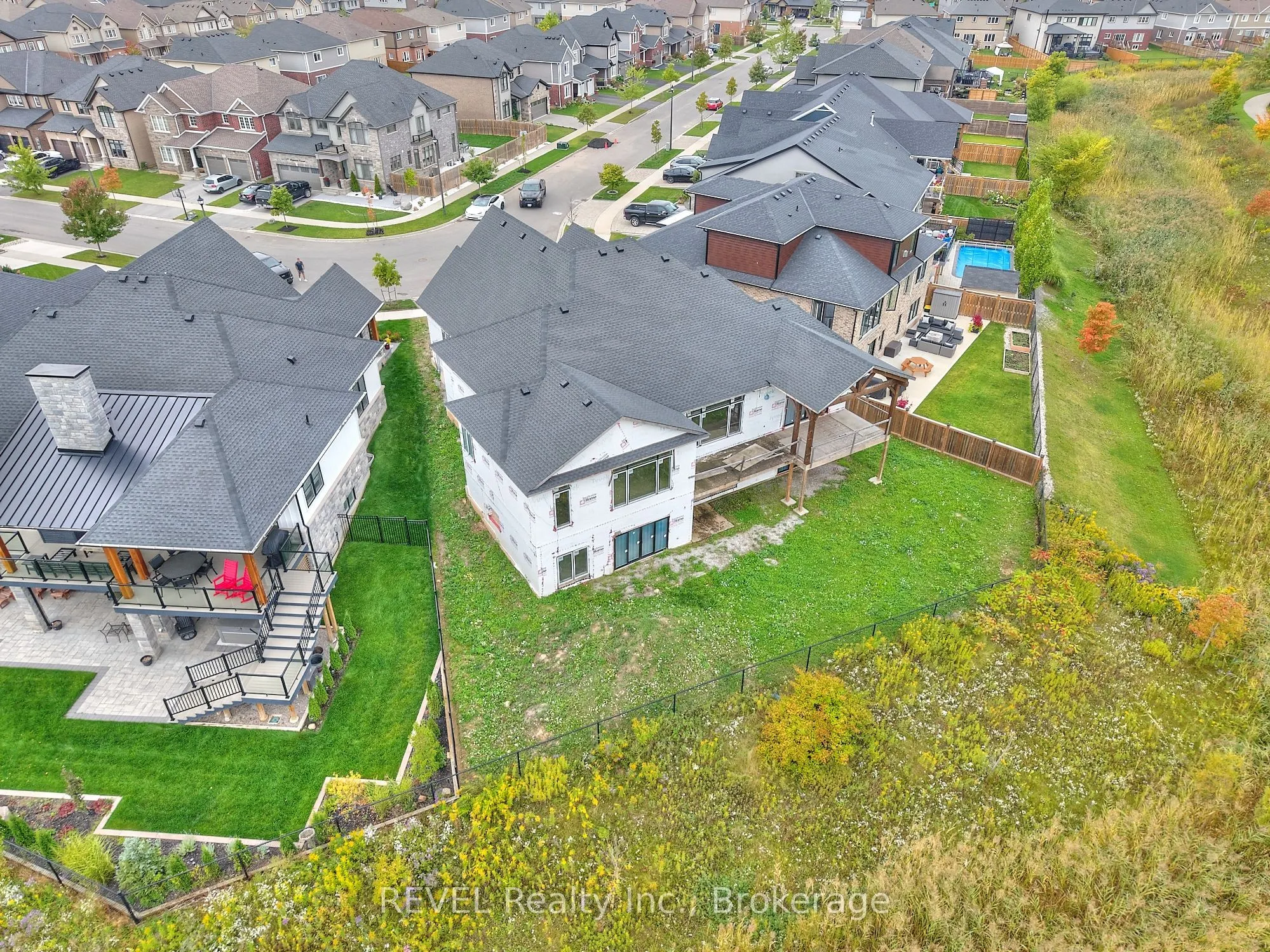 62 BERGENSTEIN Crescent