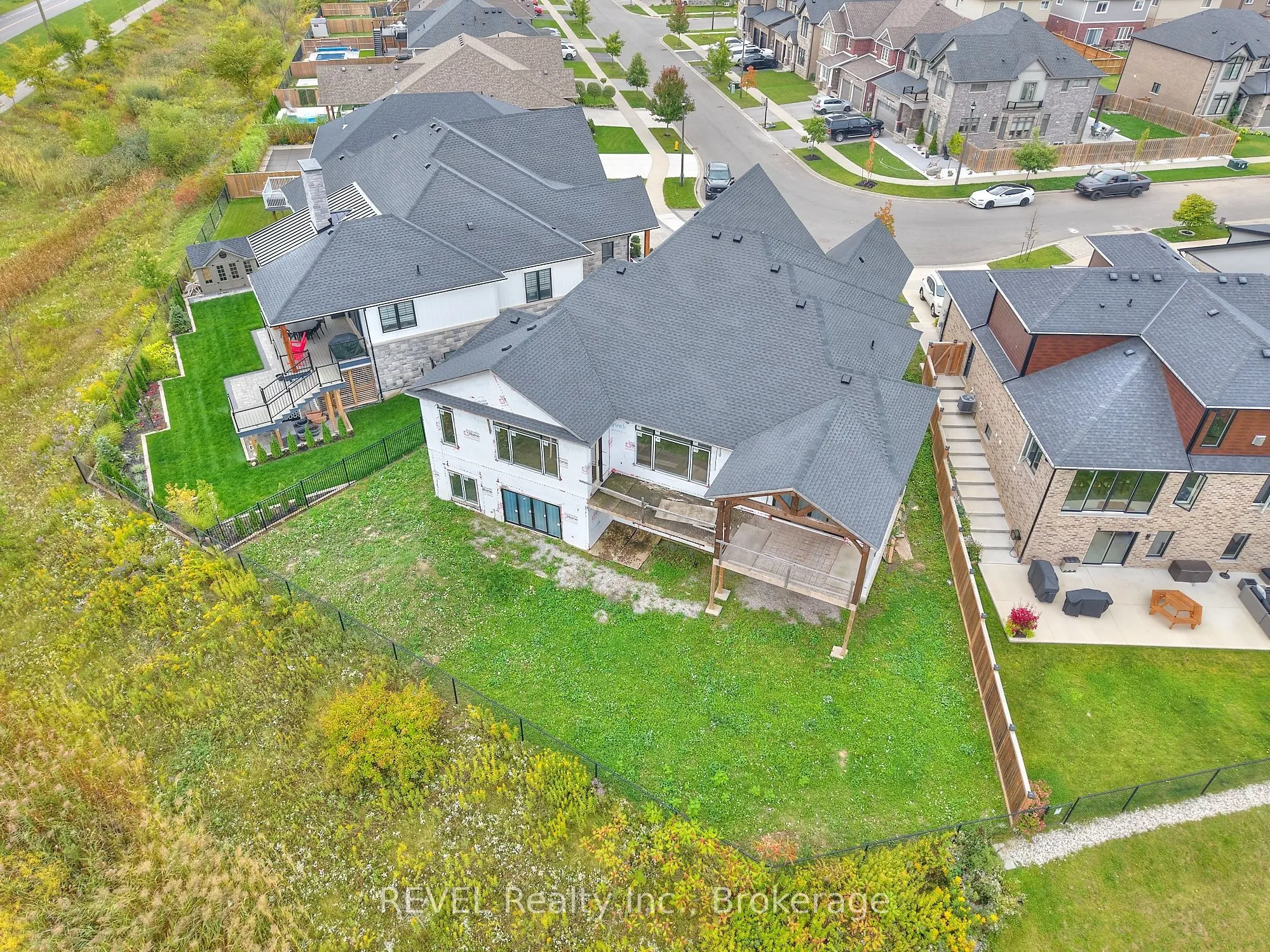 62 BERGENSTEIN Crescent
