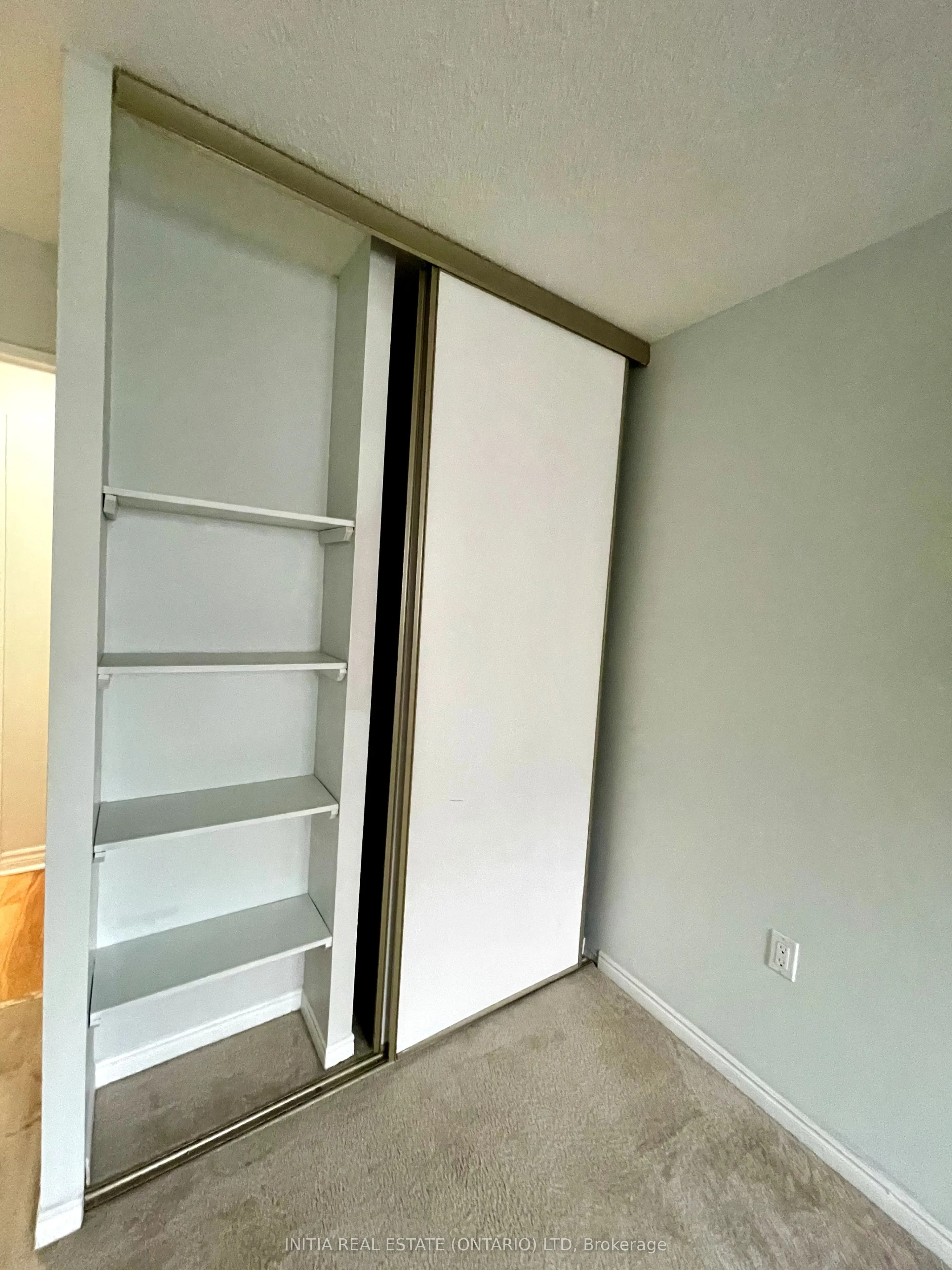 95 Base Line Road W, #809