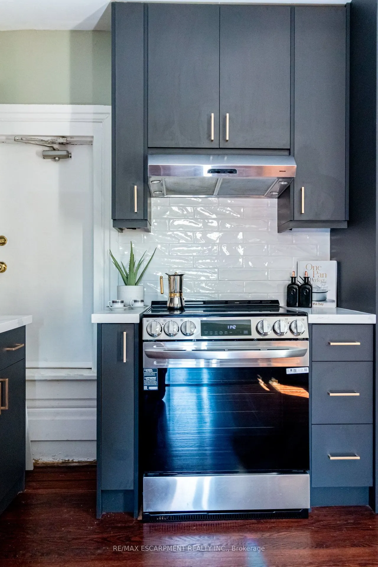 11 Eastbourne Avenue, #2