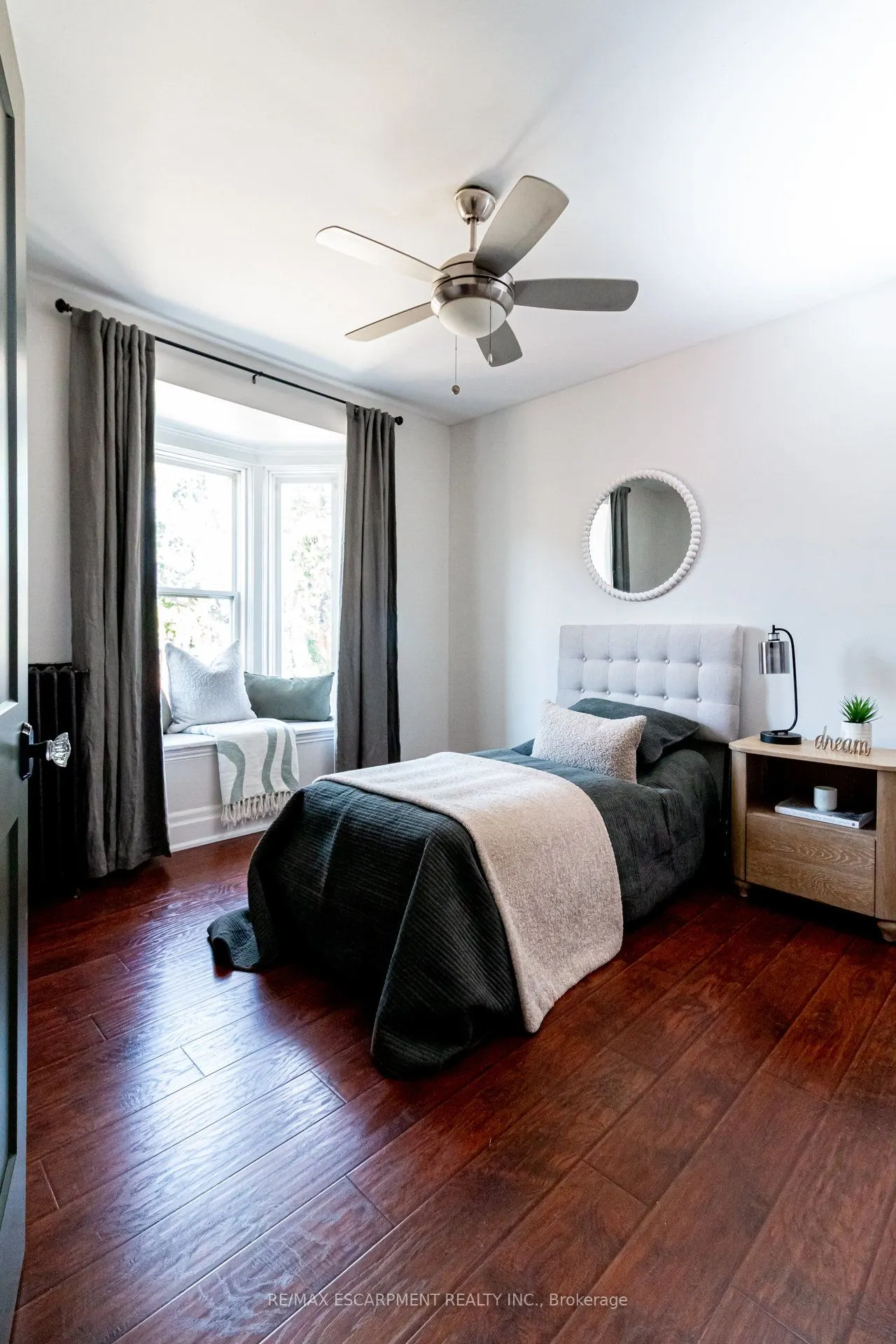 11 Eastbourne Avenue, #2