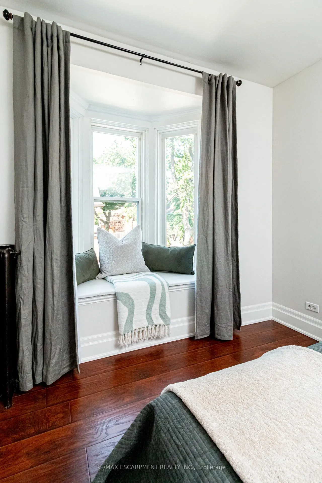 11 Eastbourne Avenue, #2