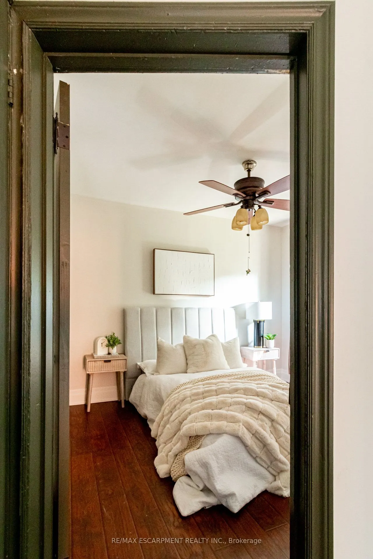11 Eastbourne Avenue, #2