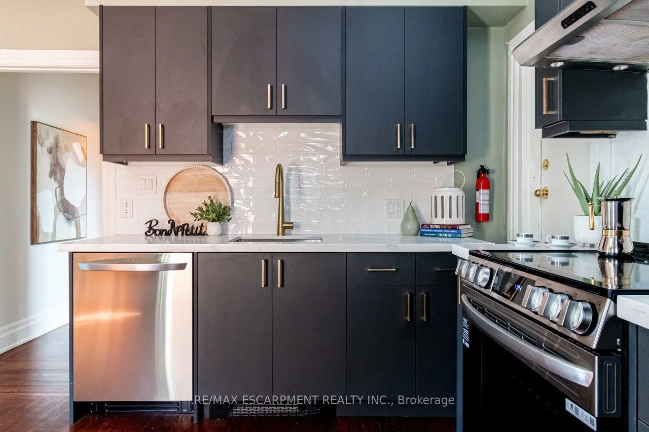 11 Eastbourne Avenue, #2