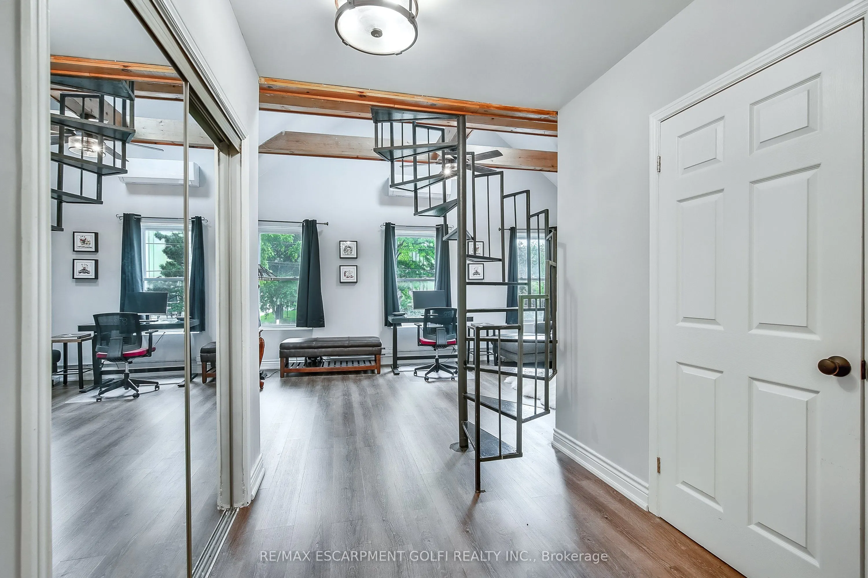 118 Queen Street S